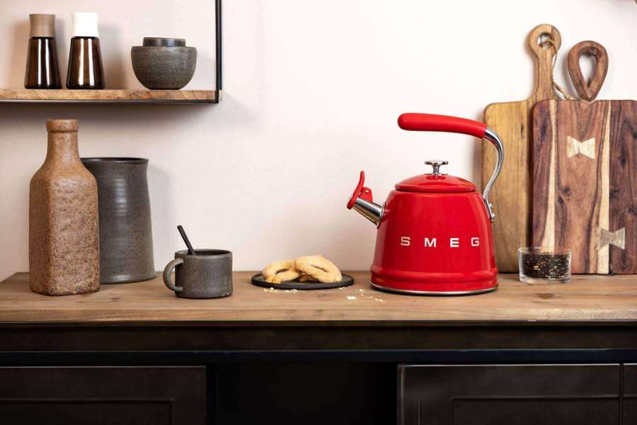 WKF01RD Whistling Kettle in Red