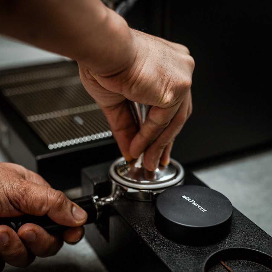 LPADOSBL01 La Pavoni Leveller Accessory for Coffee Machines with 58mm Filters Black with White La Pavoni Logo