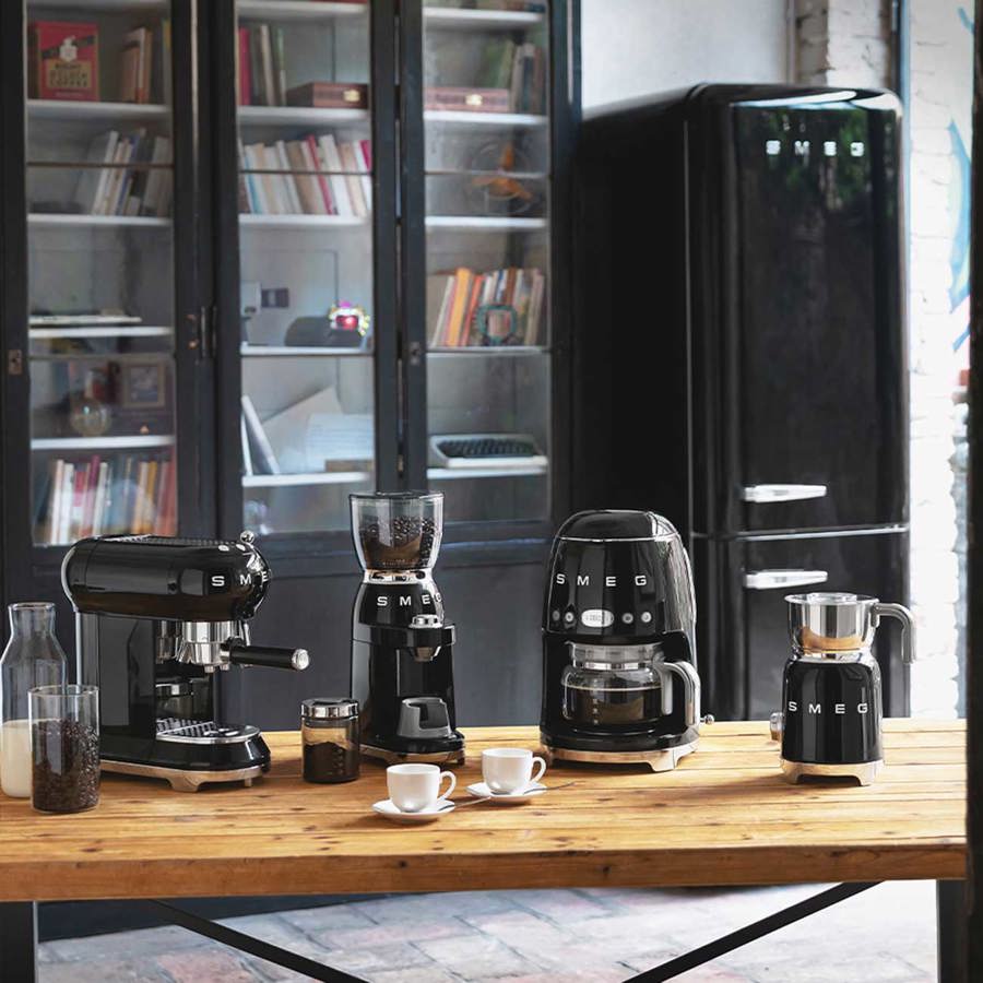 MFF11BLUK Milk Frother in Black with Tritan TM Renew