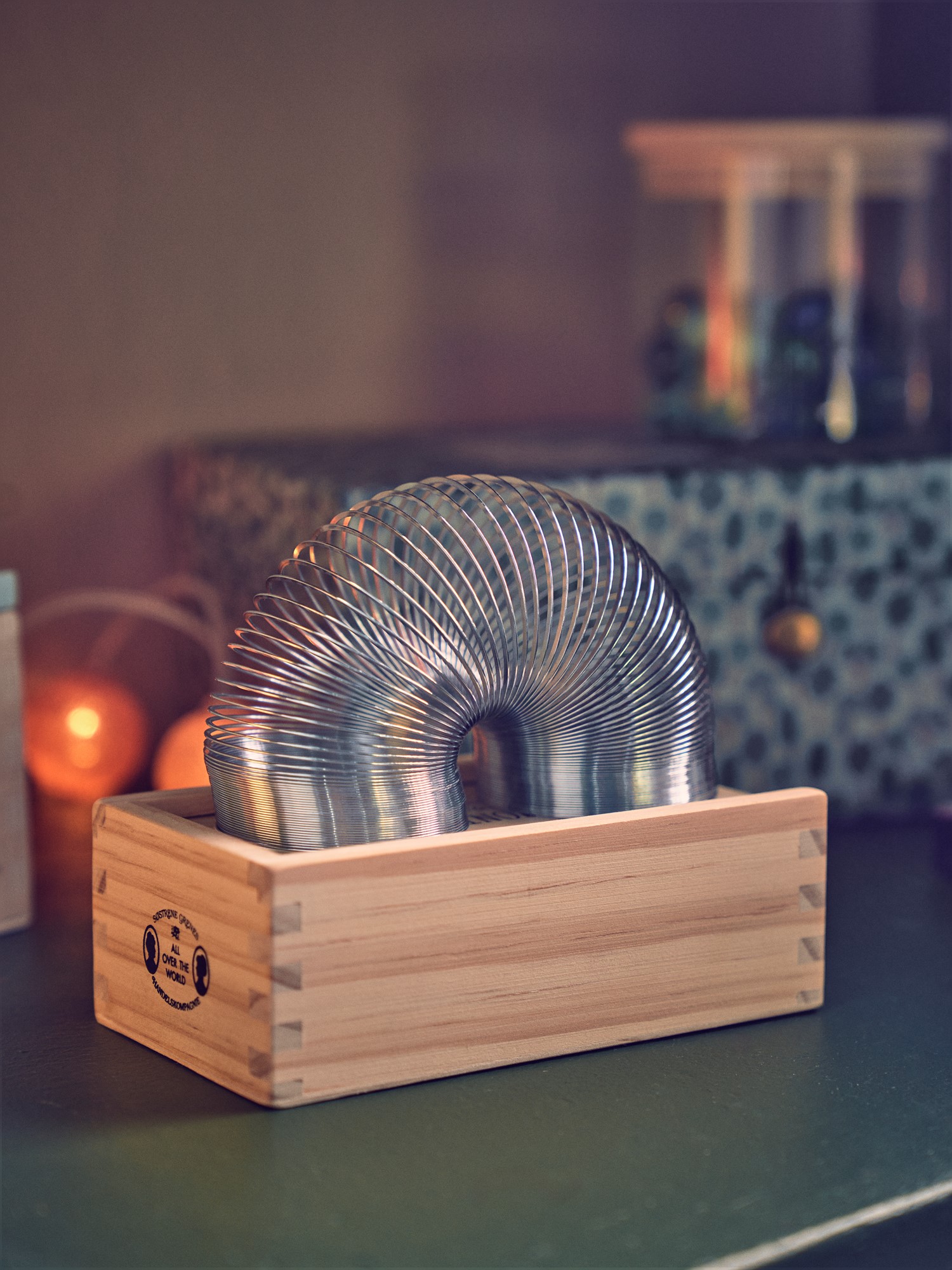 Spring toy Metal. Ø5.5 cm.