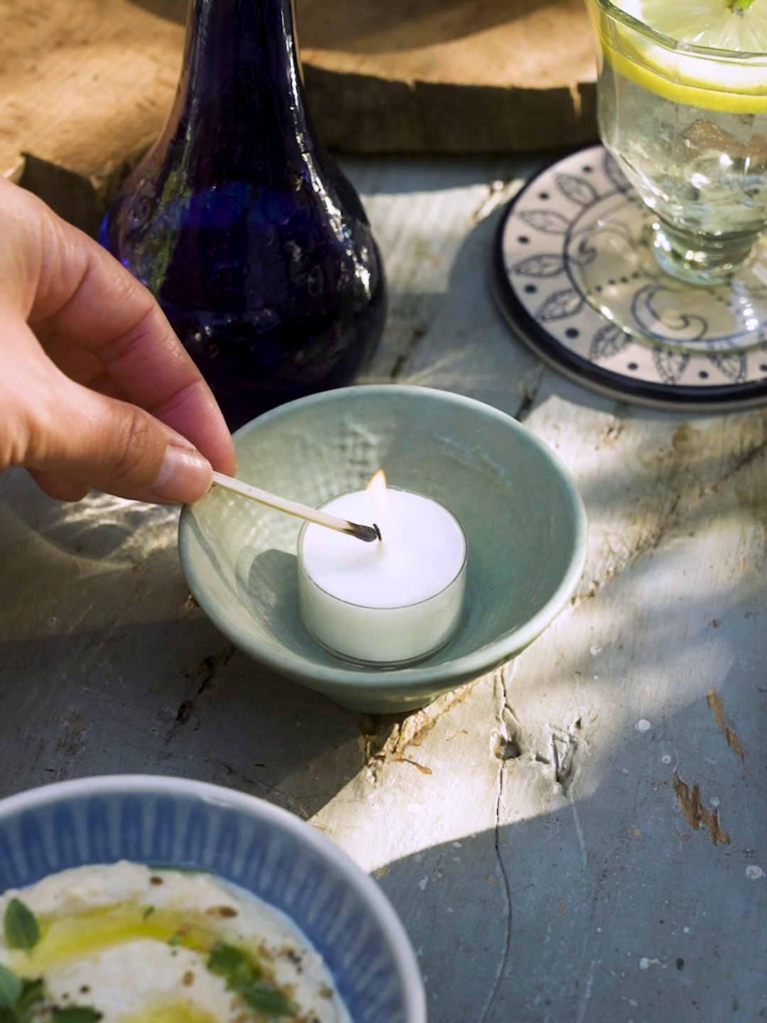 Tealight holder Stoneware. 8.5 x 4 cm.