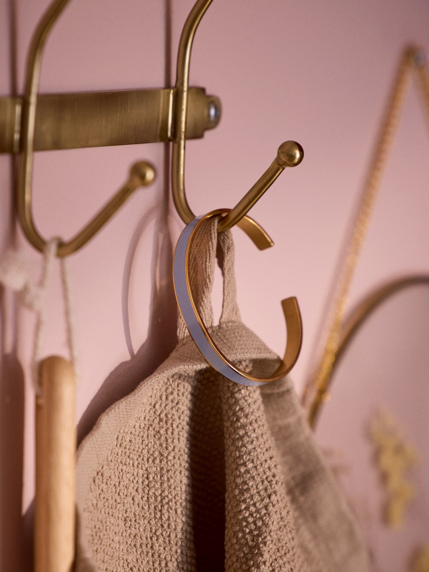 Bangle Metal. 7 x 1 cm.