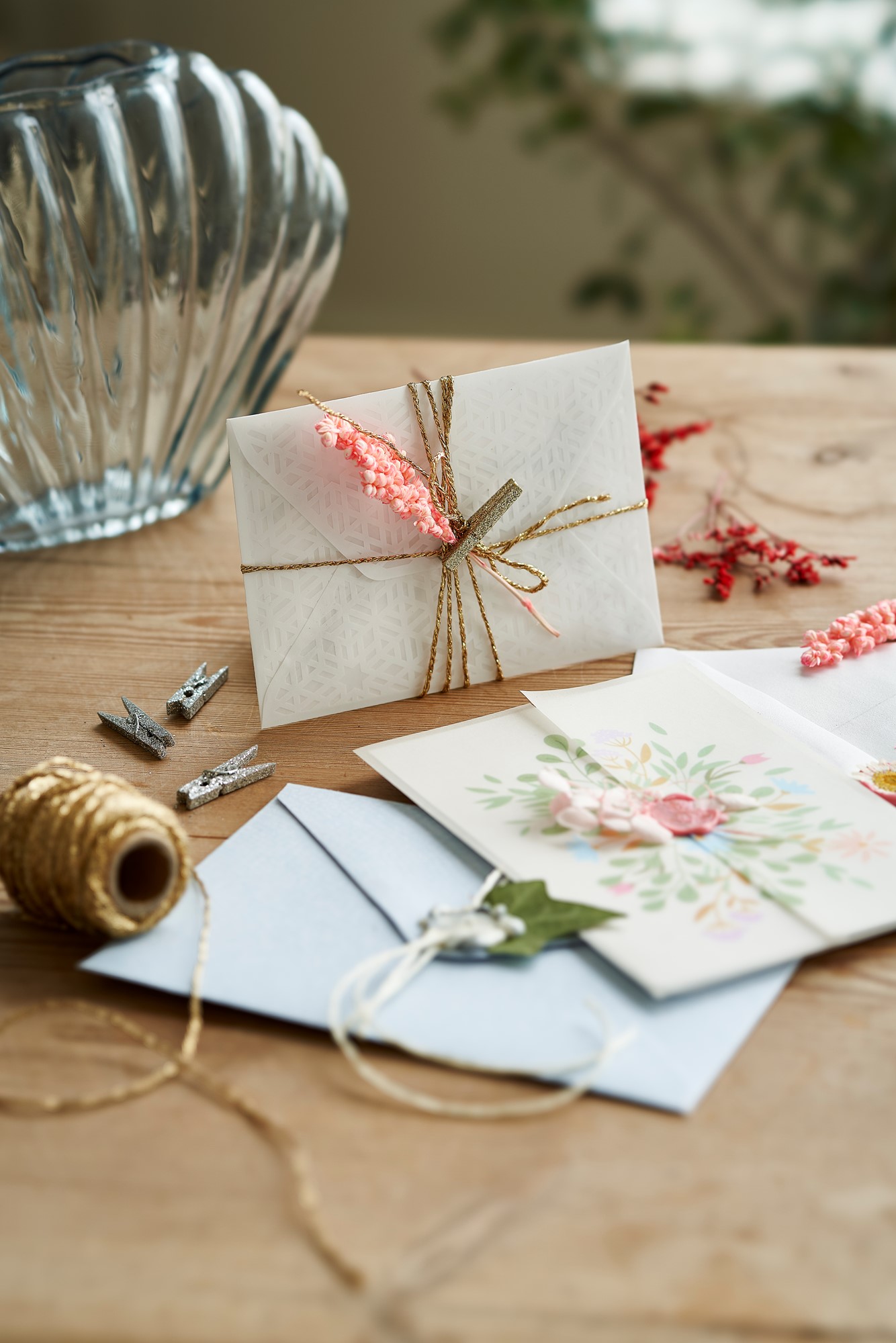 Pegs with glitter Birch wood/PET/iron. 4 x 0.4 cm. 12 pcs.