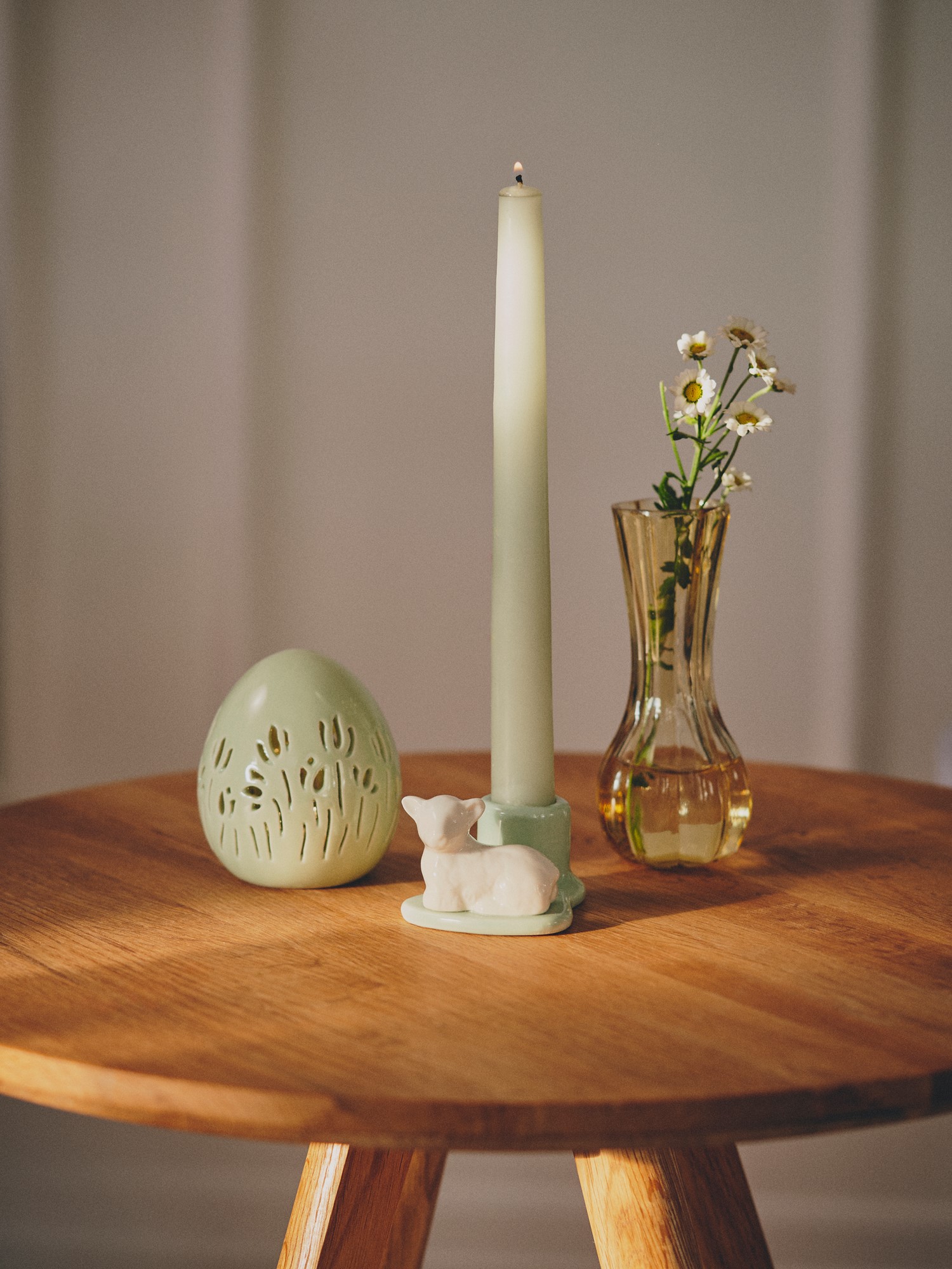 Candleholder Porcelain. 7.4 x 6 cm.