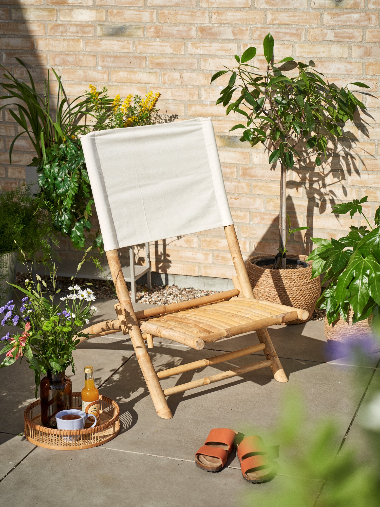 Lounge chair Bamboo/polyester/cotton. 50 x 80 x 85 cm.