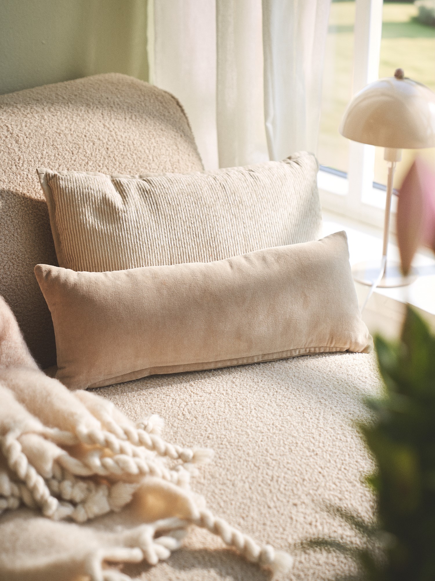 Decorative cushion 30 x 50 cm.