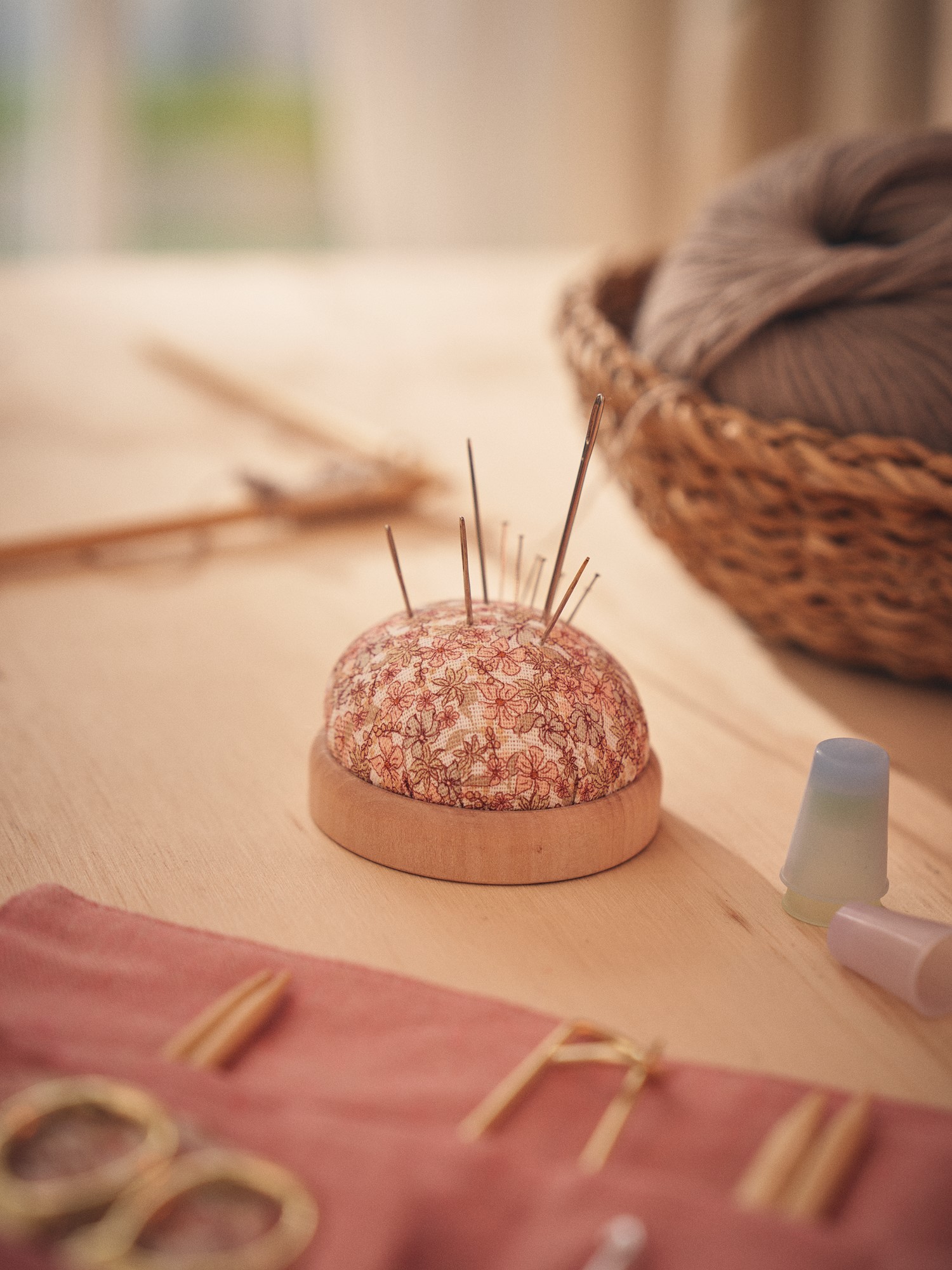 Needle pillow 7.2 x 7.2 x 4 cm.