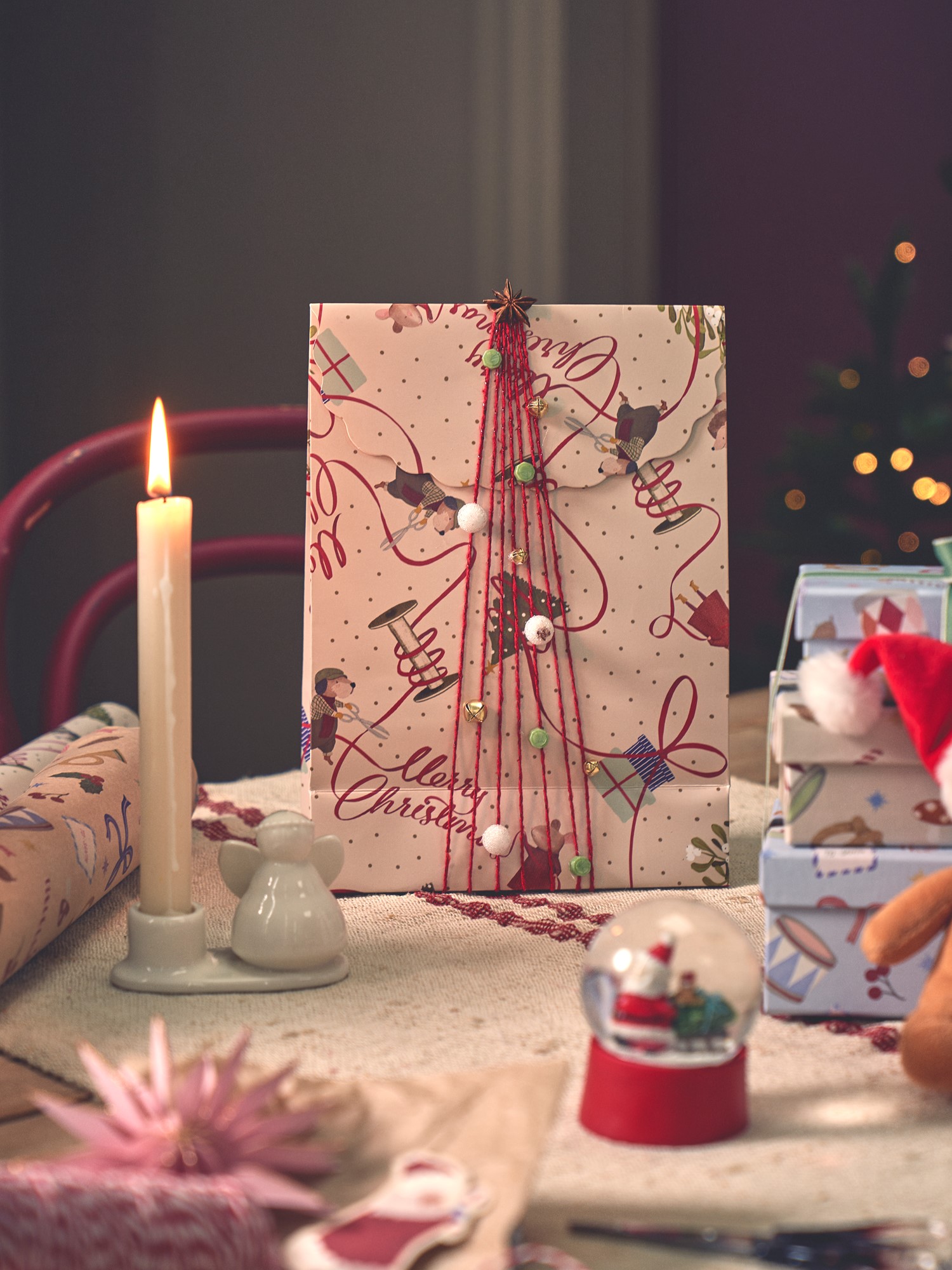 Envelope gift bag Paper. 26.5 x 19 x 9 cm.