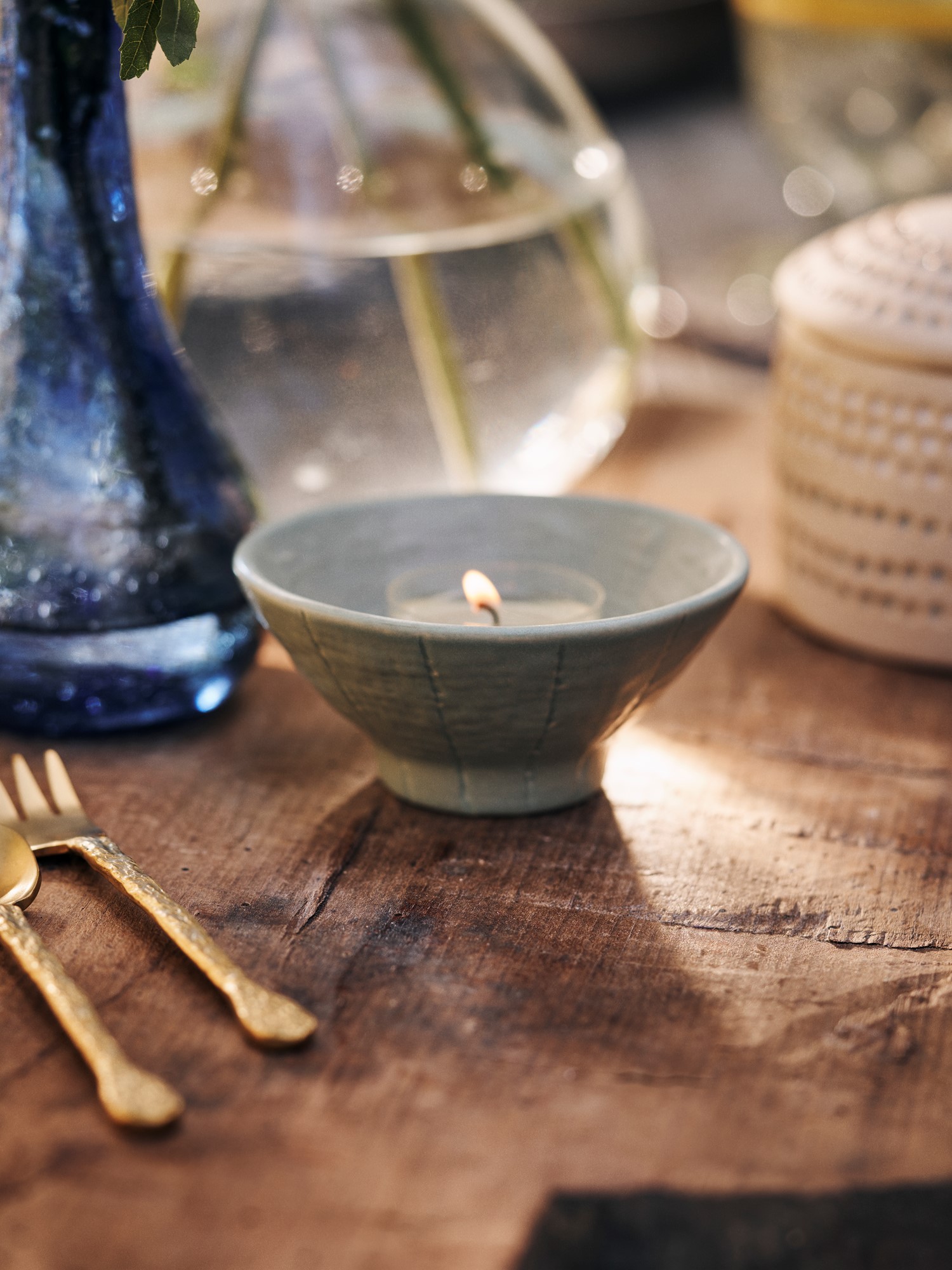 Tealight holder Stoneware. 8.5 x 4 cm.