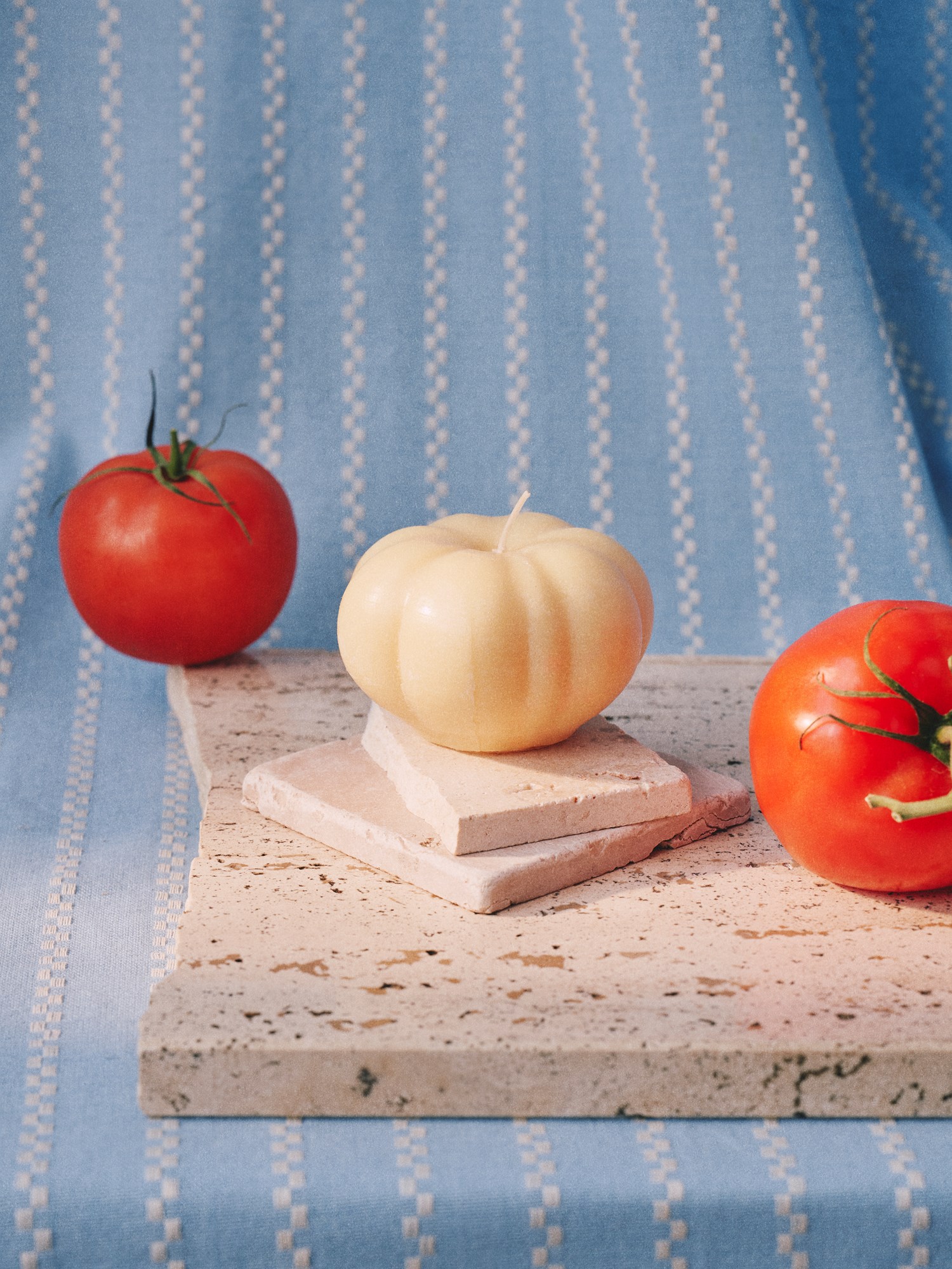 Tomato candle Paraffin wax/stearin. 17 hours.