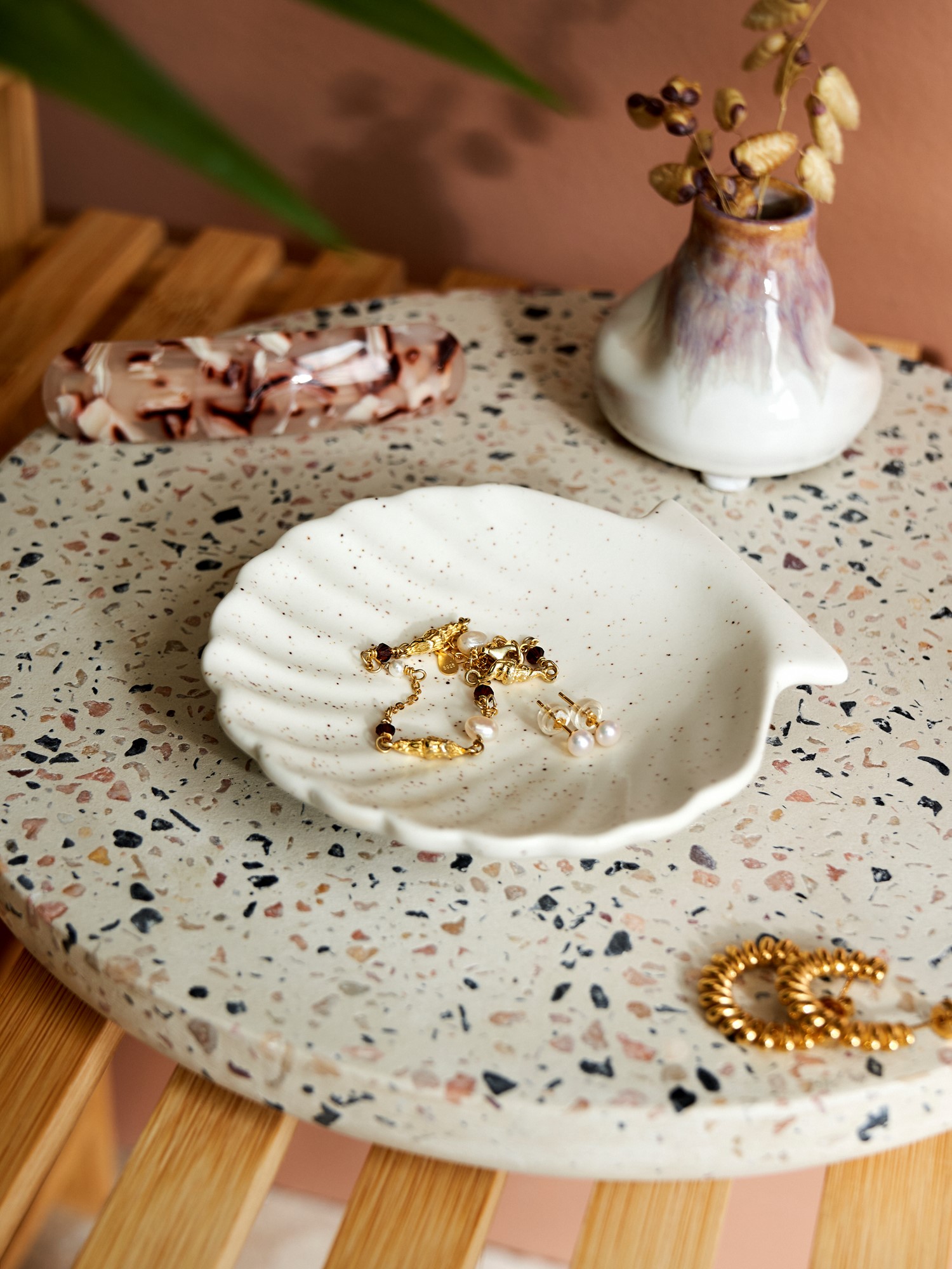 Decorative bowl Stoneware. 10 x 9.5 x 2.5 cm.