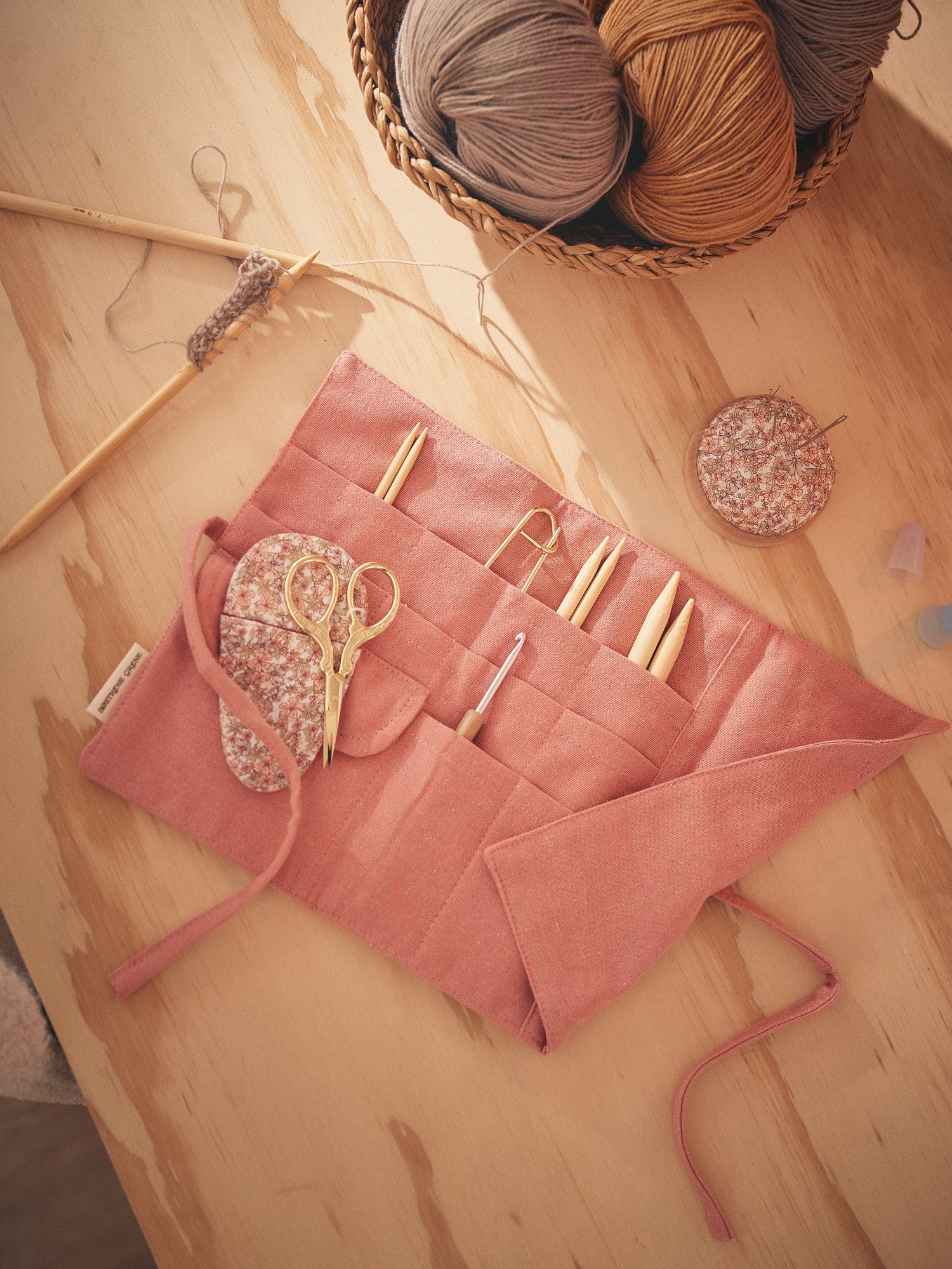 Knitting needle case 22 x 12 cm.