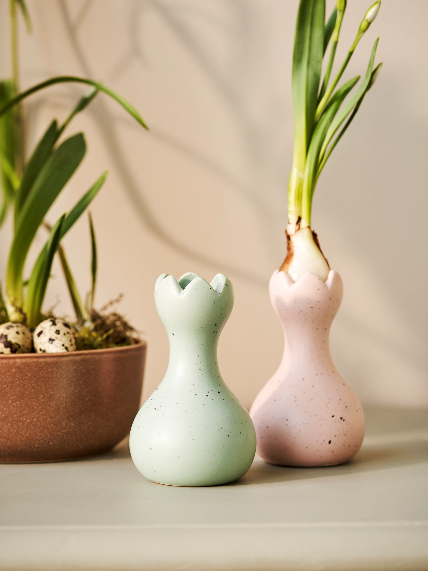 Vase Porcelain. 7 x 11.2 cm.