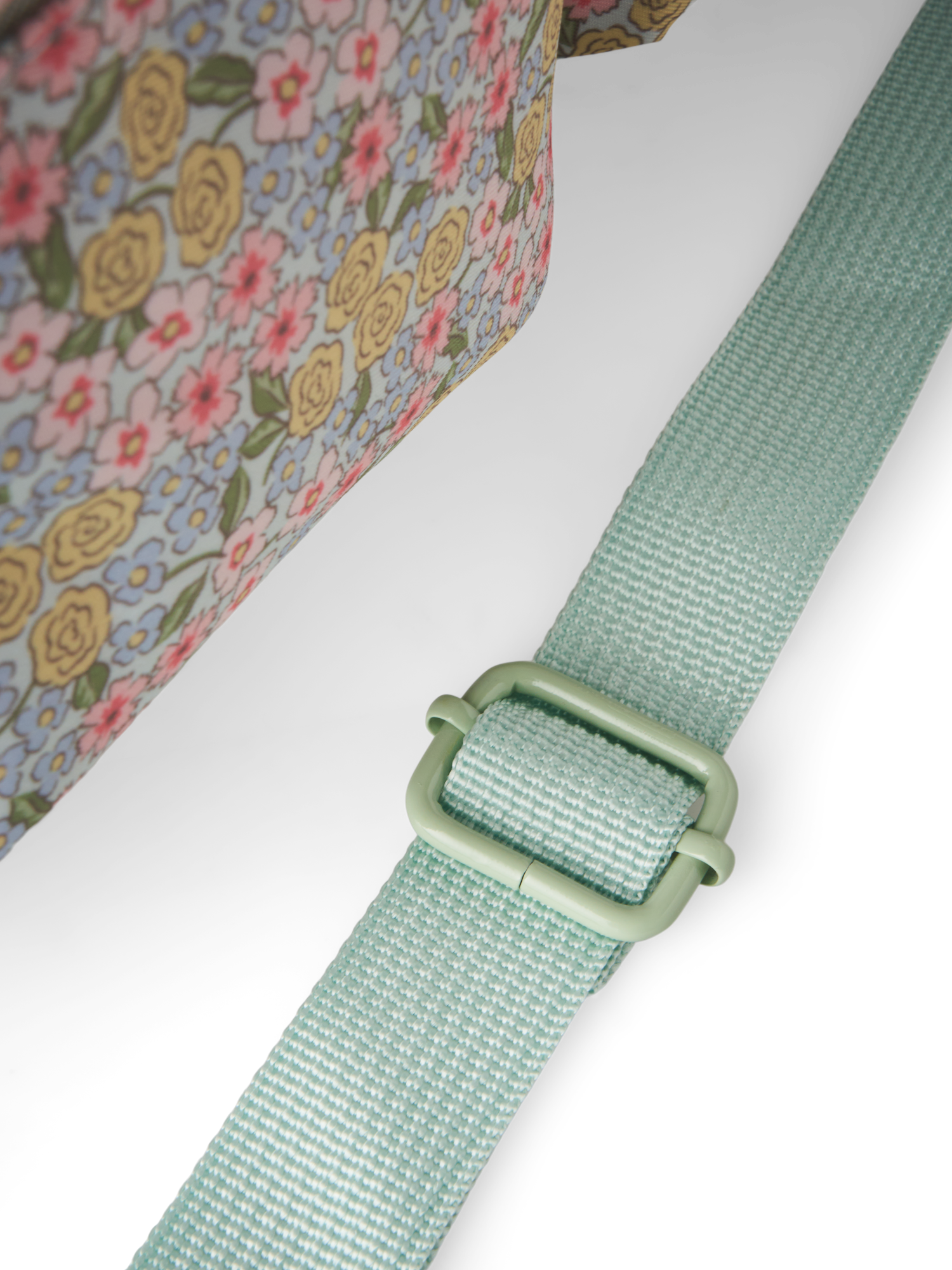 Crossbody bag 29 x 21 x 7.5 cm.