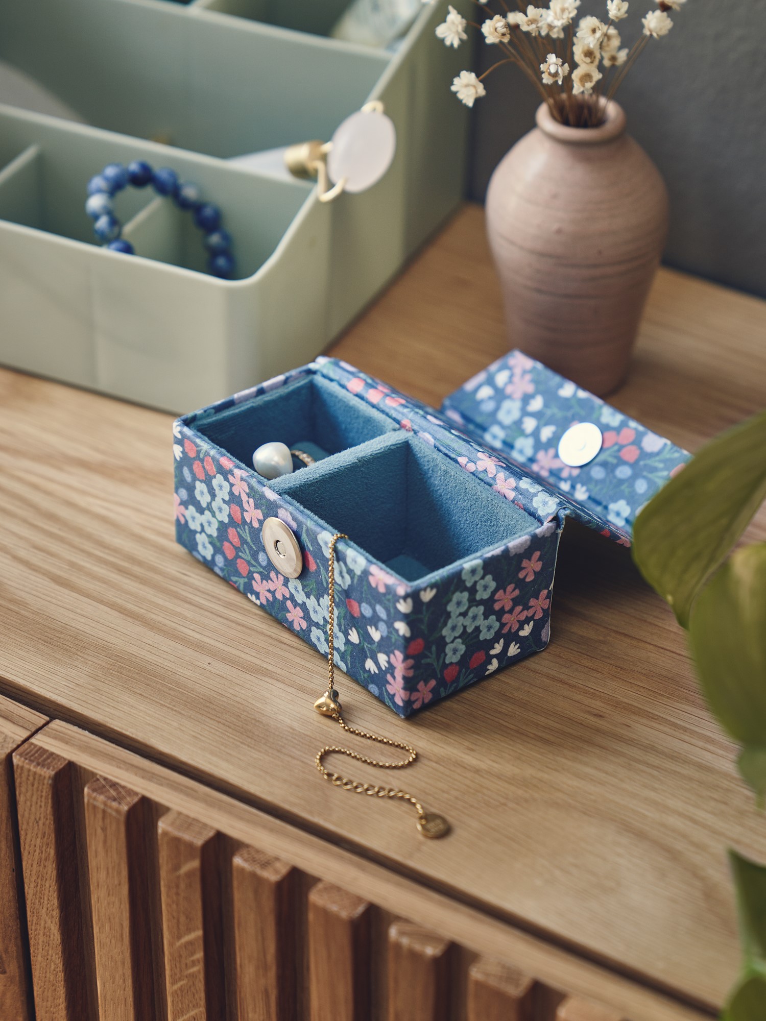 Jewellery box Paper. 10 x 5 x 4.5 cm.