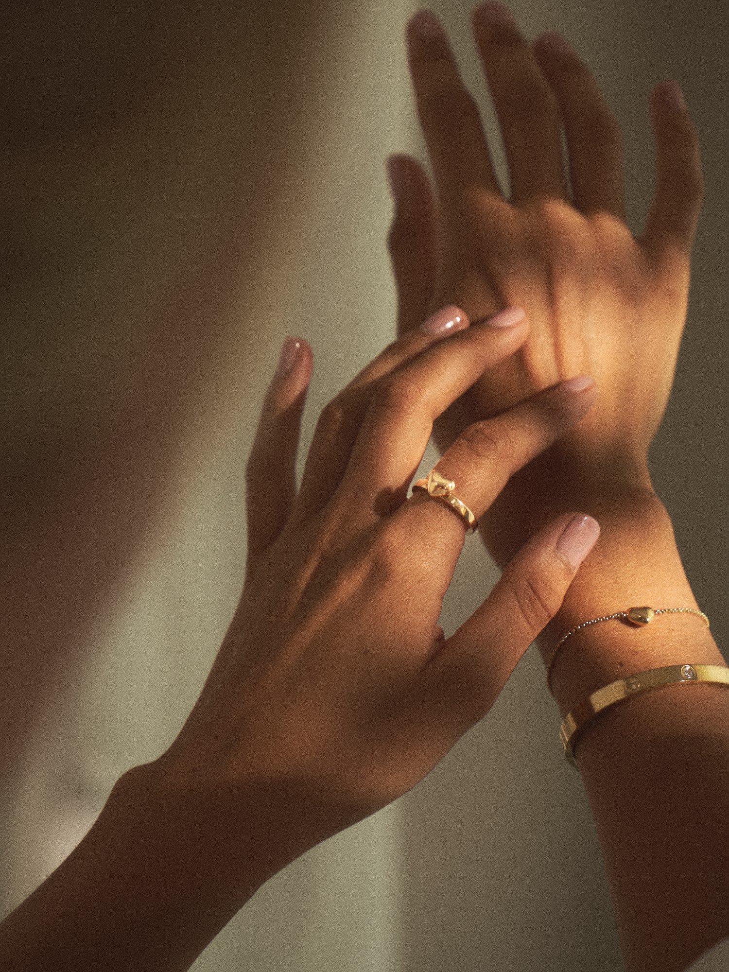 Dawn ring S 14k gold-plated stainless steel. Ø17 mm.