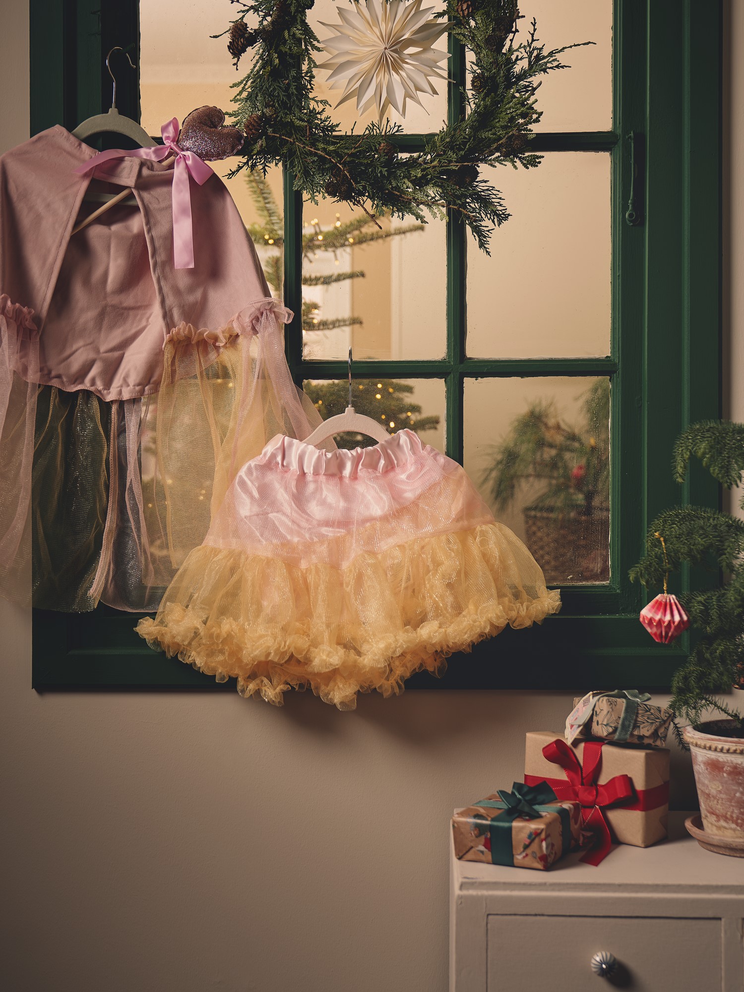 Dress-up skirt Polyester.