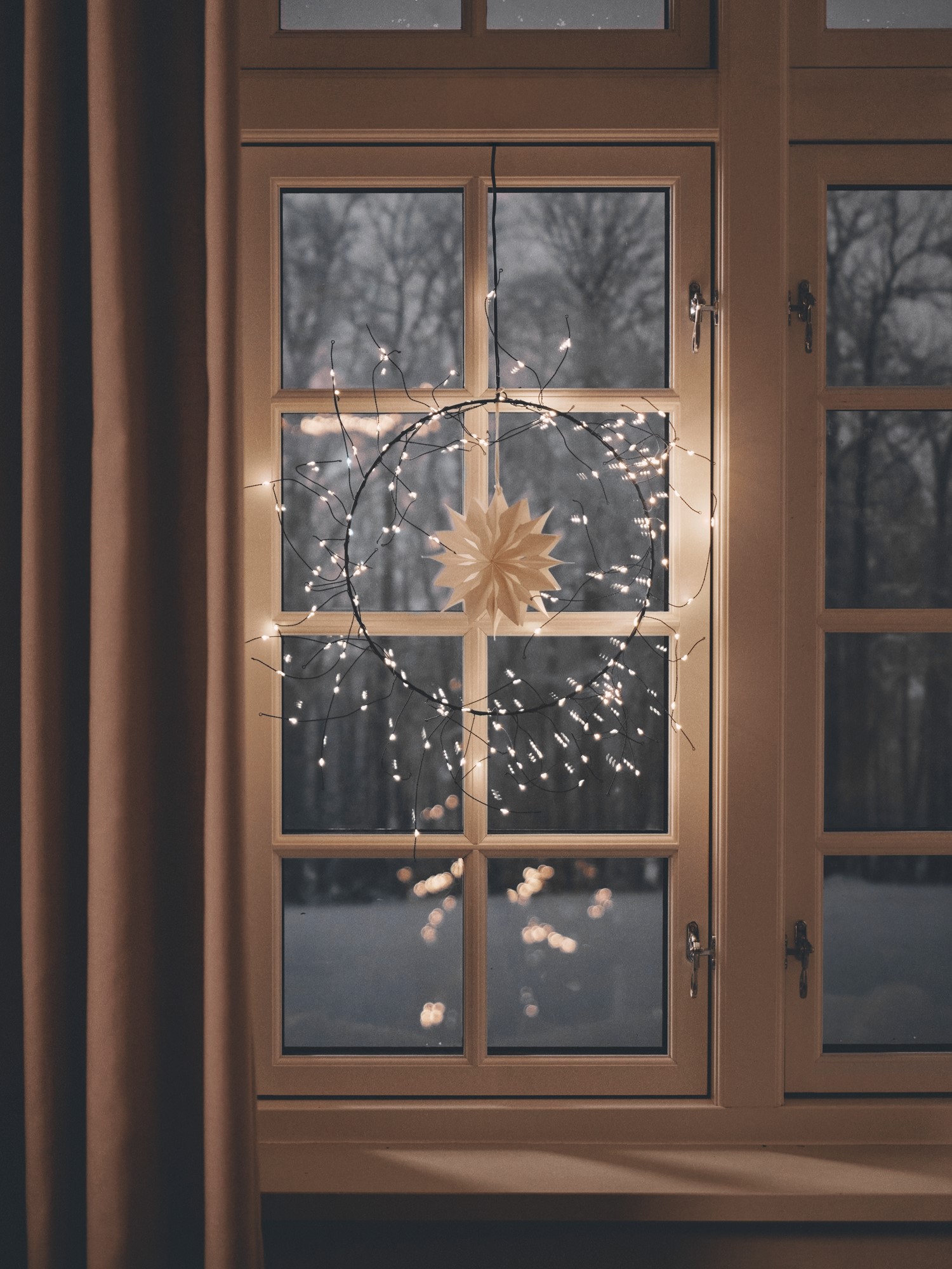 LED wreath Ø30 Ø30 cm and 86-90 cm.