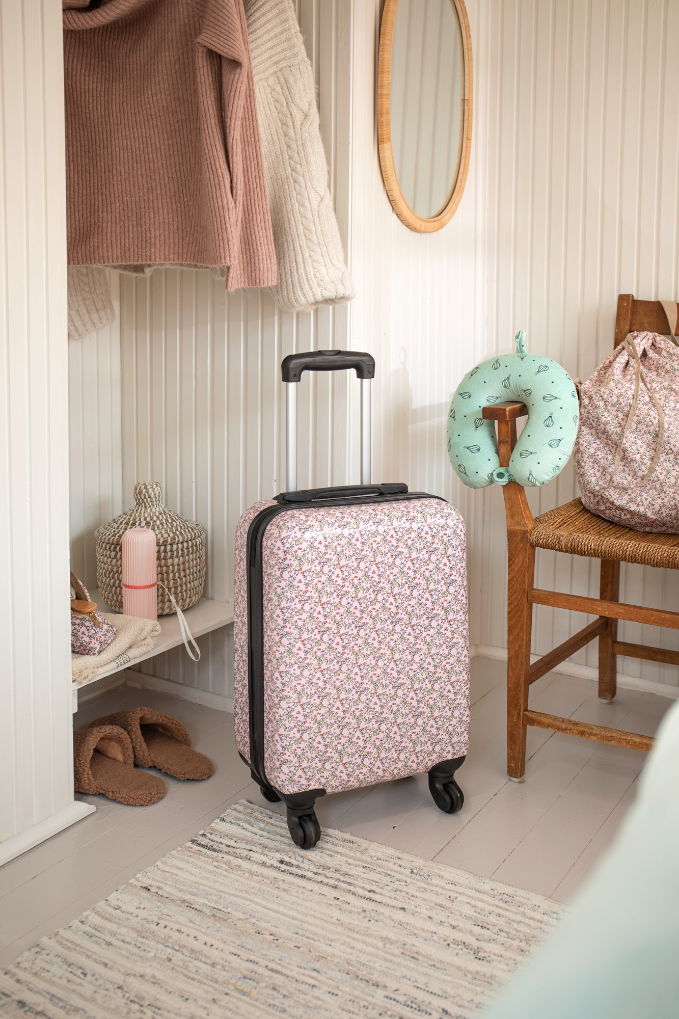 Cabin suitcase hard case Hard case. 34 x 21 x 46 cm.