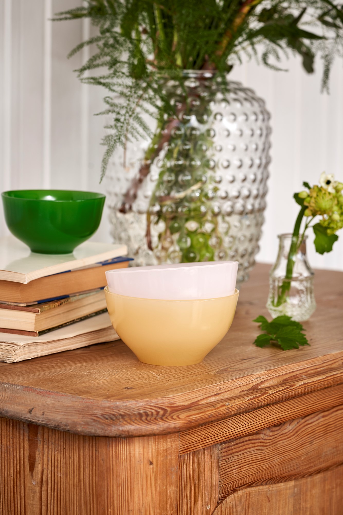 Decorative bowl Glass. 11.5 x 5.5 cm.