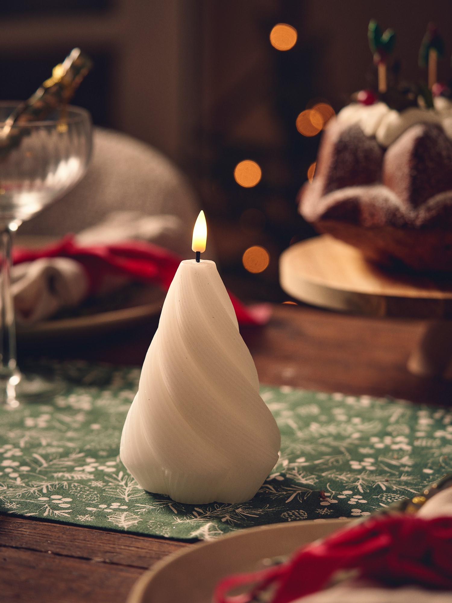 LED candle 12.5 cm 9.5 x 12.5 cm.