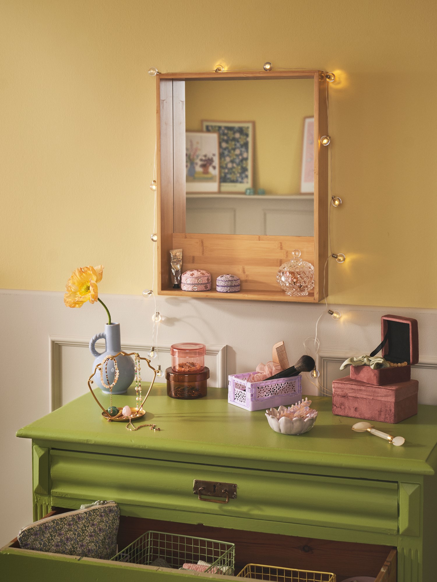 Shelf with mirror Bamboo. 41 x 10 x 55 cm.