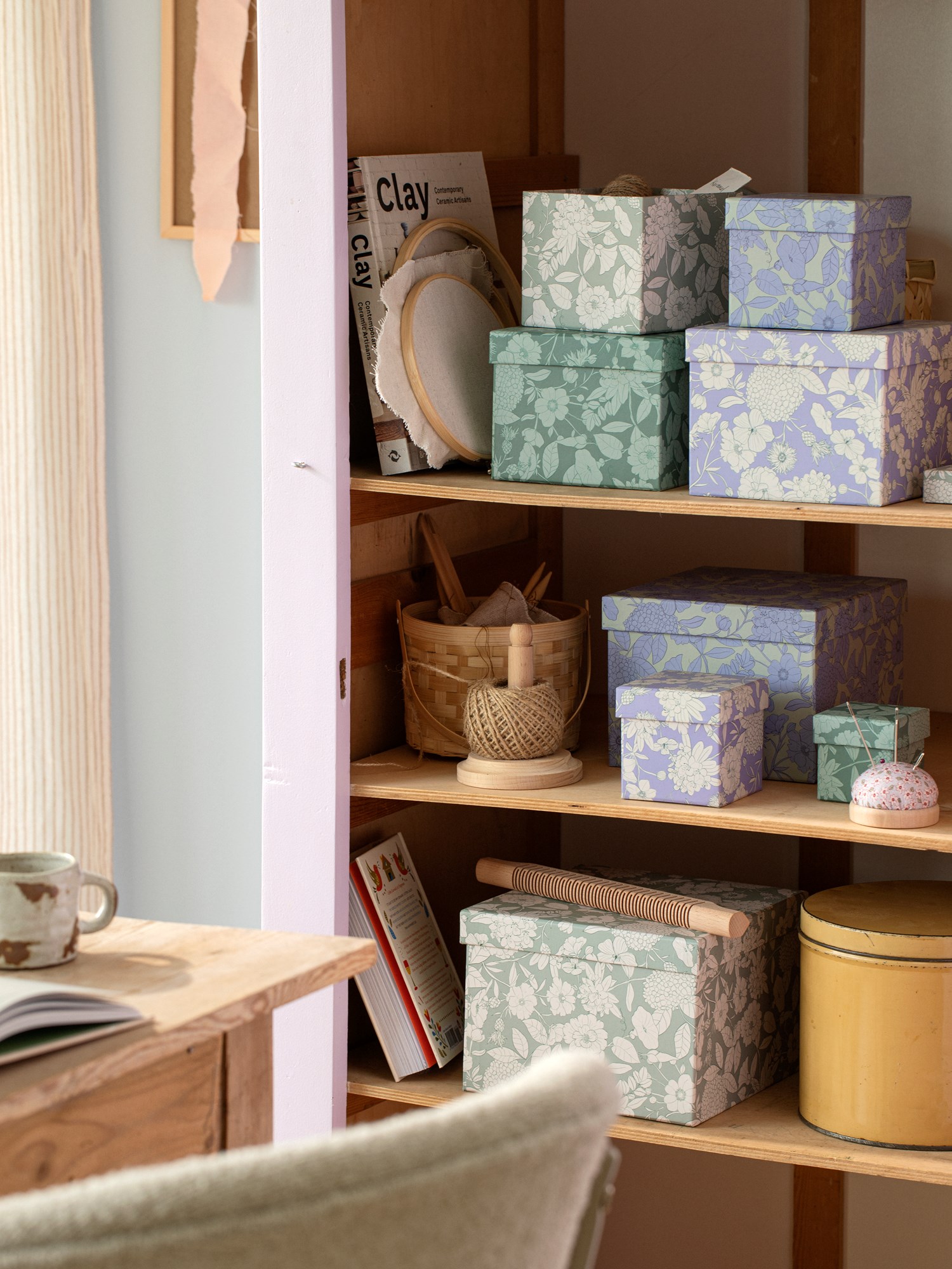 Box Paper. 13 x 13 x 11 cm.