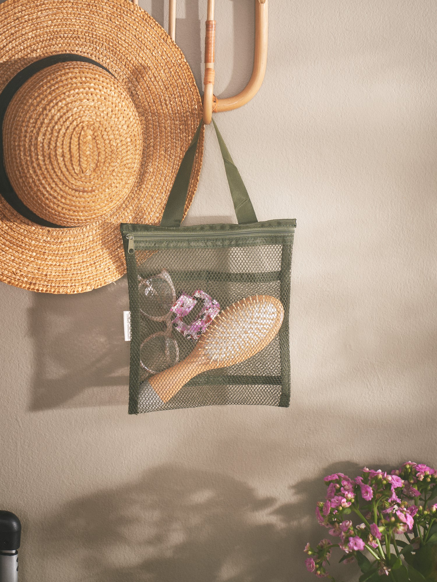 Mesh bag 22 x 31 cm.