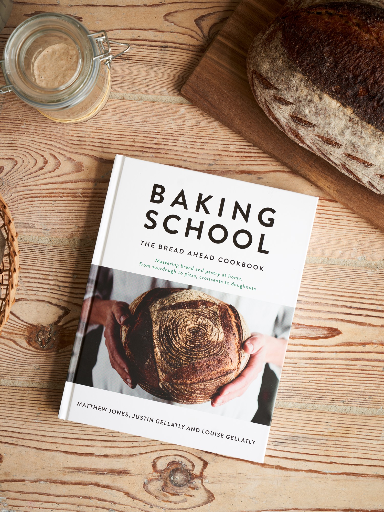 Baking School Hardback. English. 19.5 x 2.5 x 25. 320 pages.