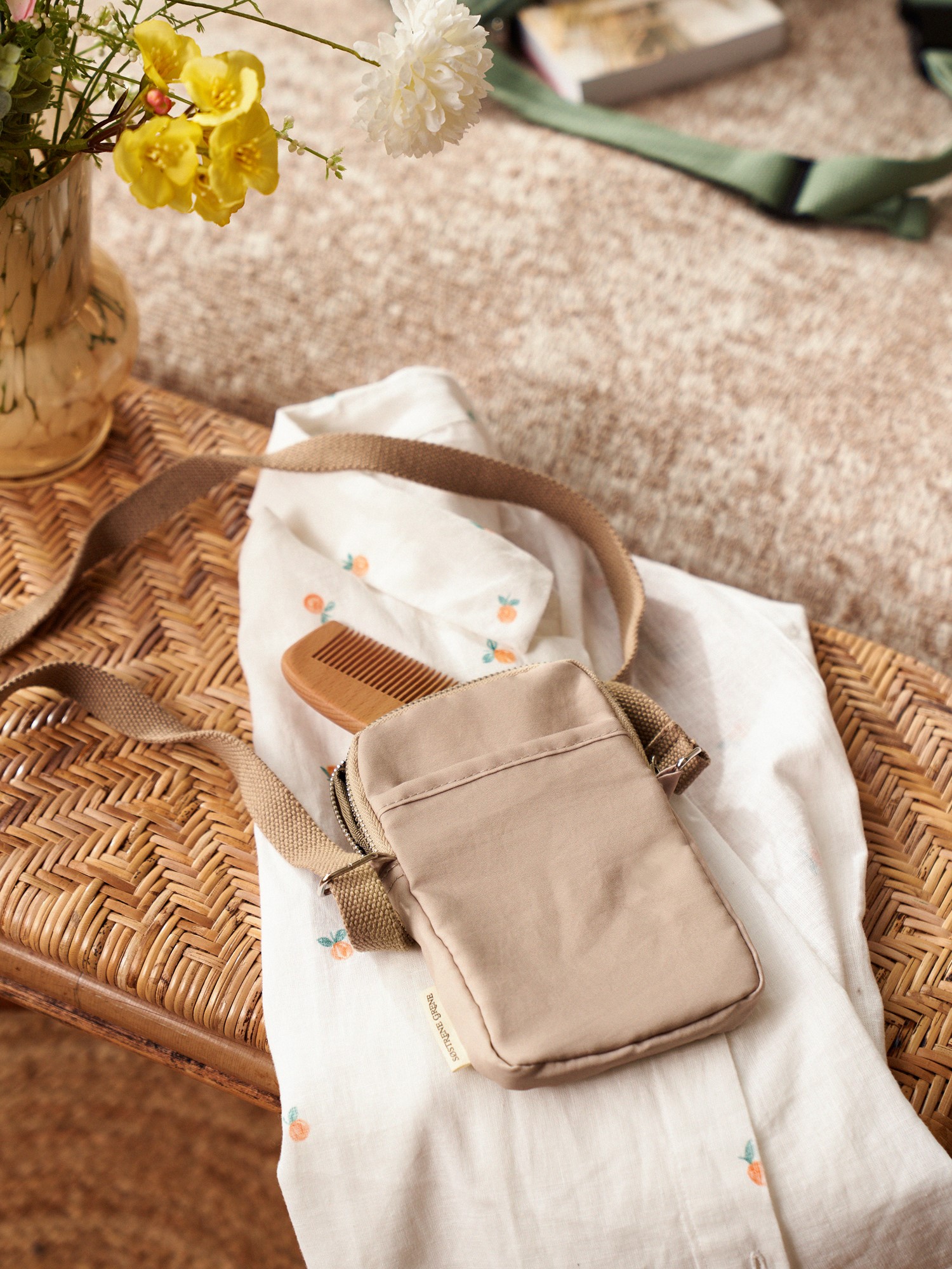 Crossbody bag Polyester. 12 x 18.5 cm.