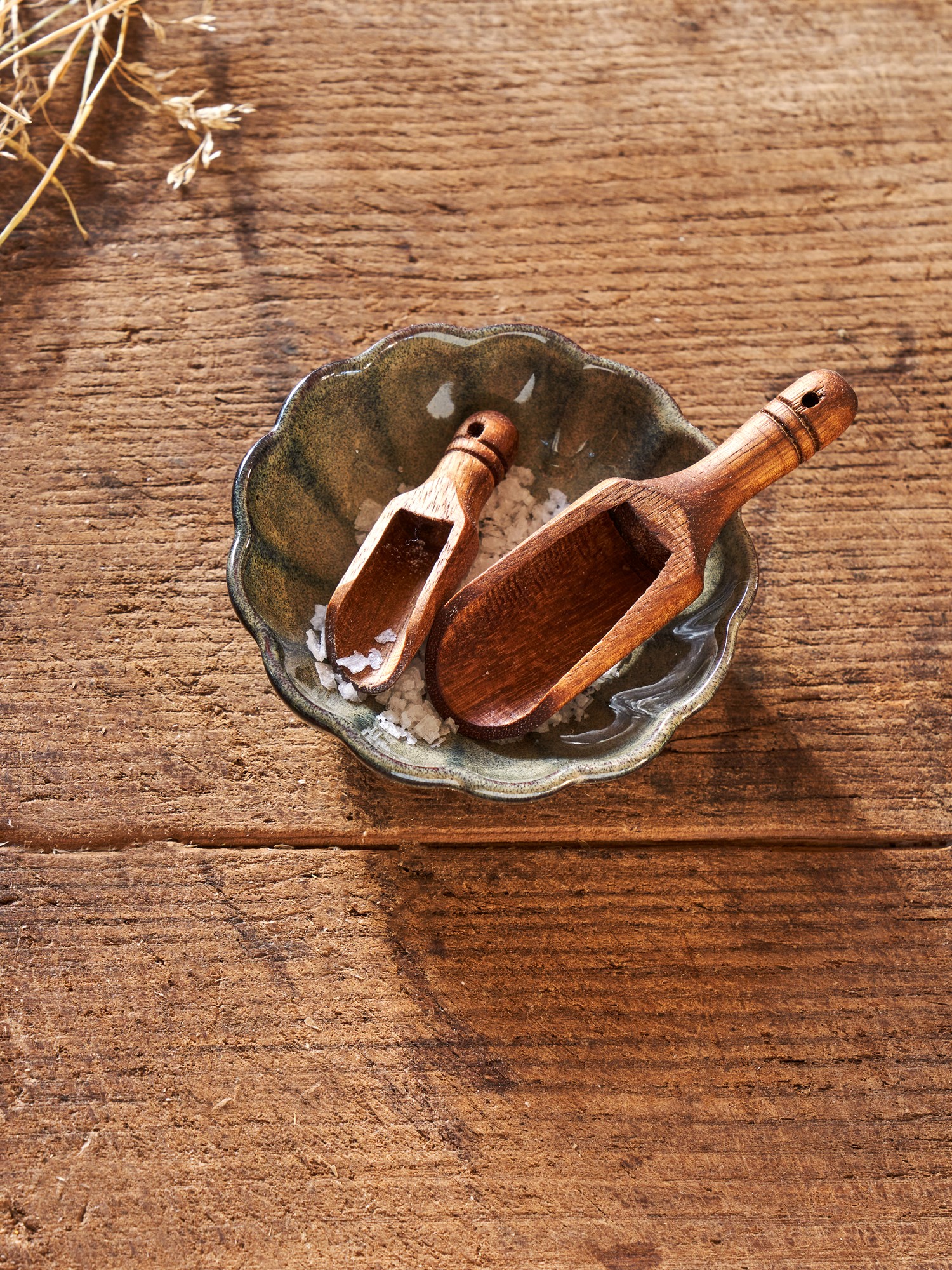 Spoon Acacia wood. 6 cm.