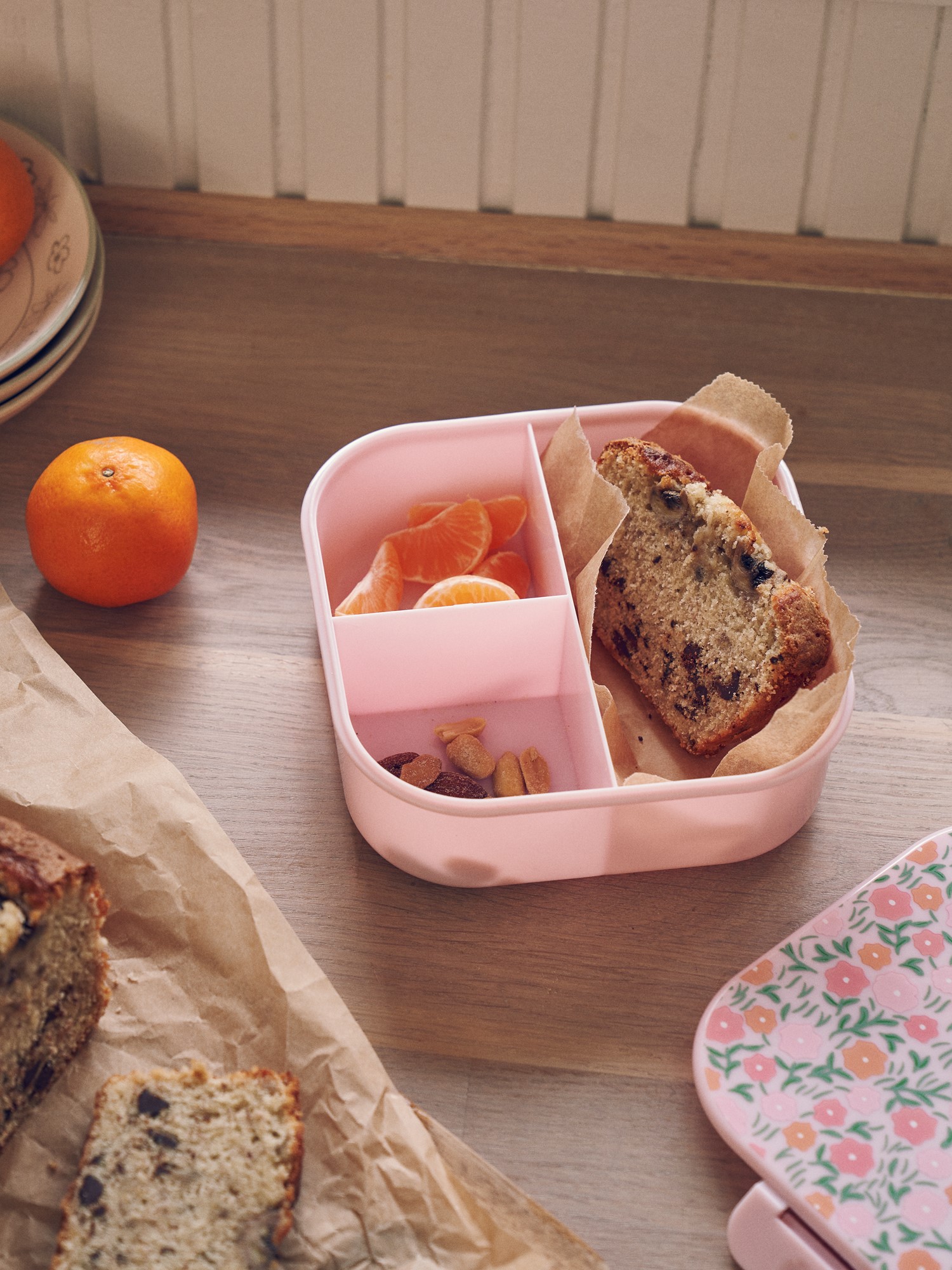 Lunch box 15.6 x 15 cm.