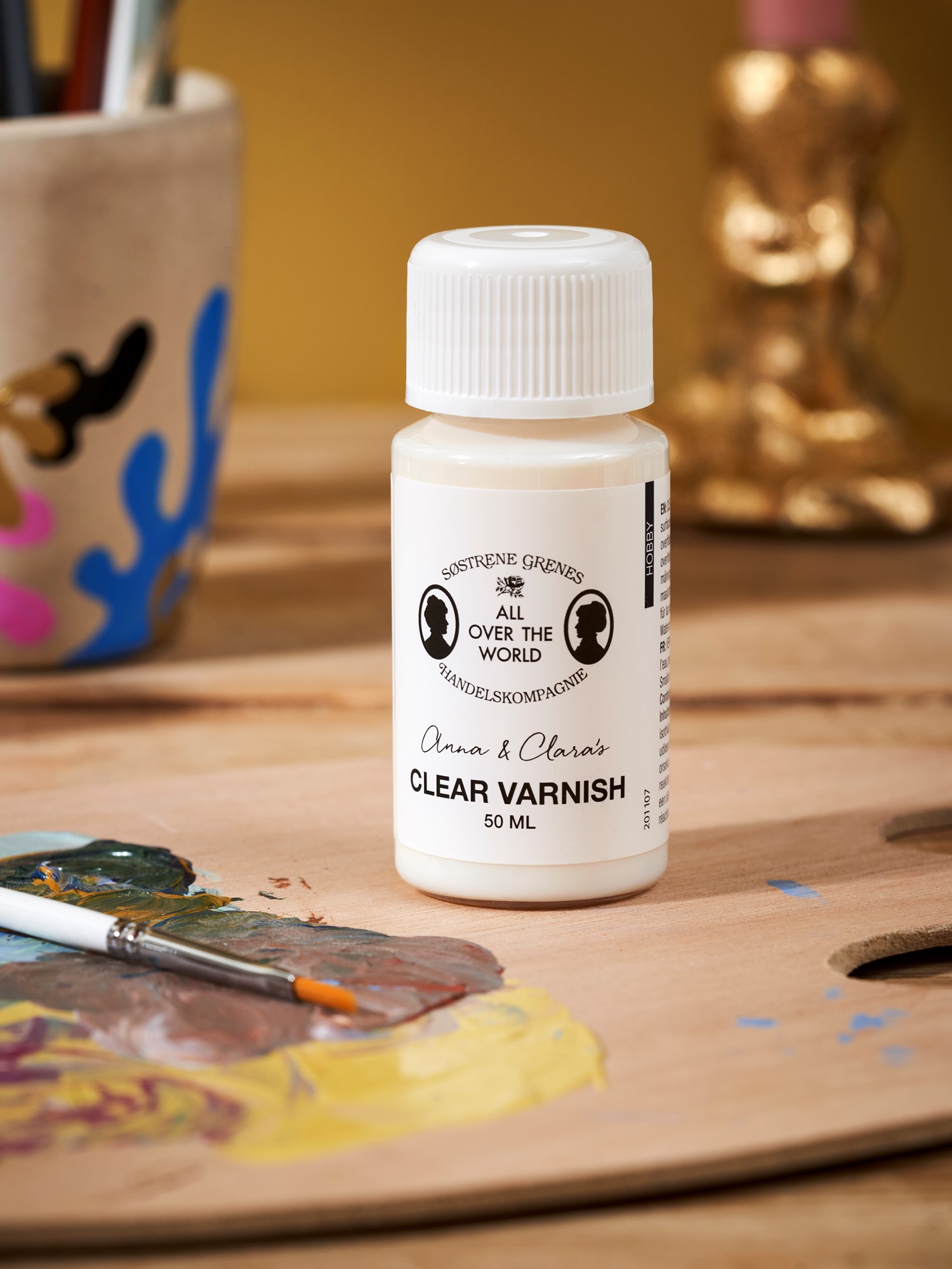 Glossy varnish 50 ml. Waterproof.