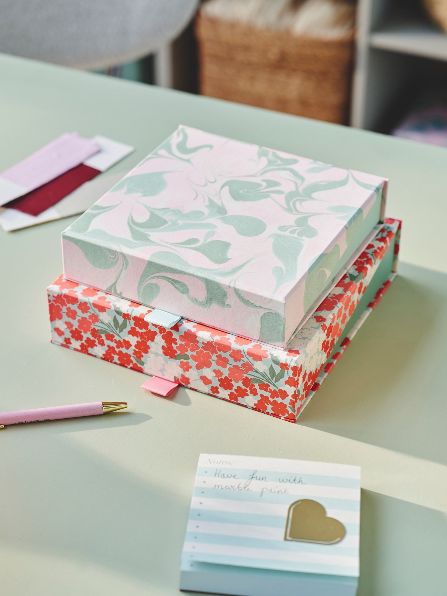 Storage box Cardboard. 17 x 17 x 4 cm.