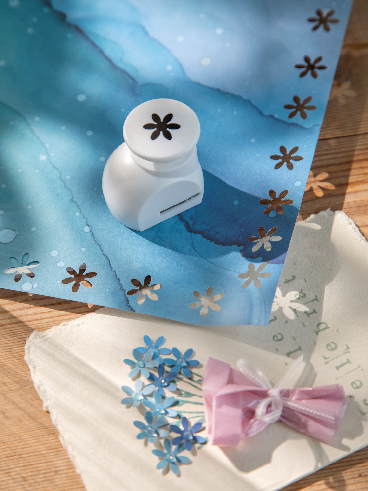 Paper punch Ø1.6 cm.