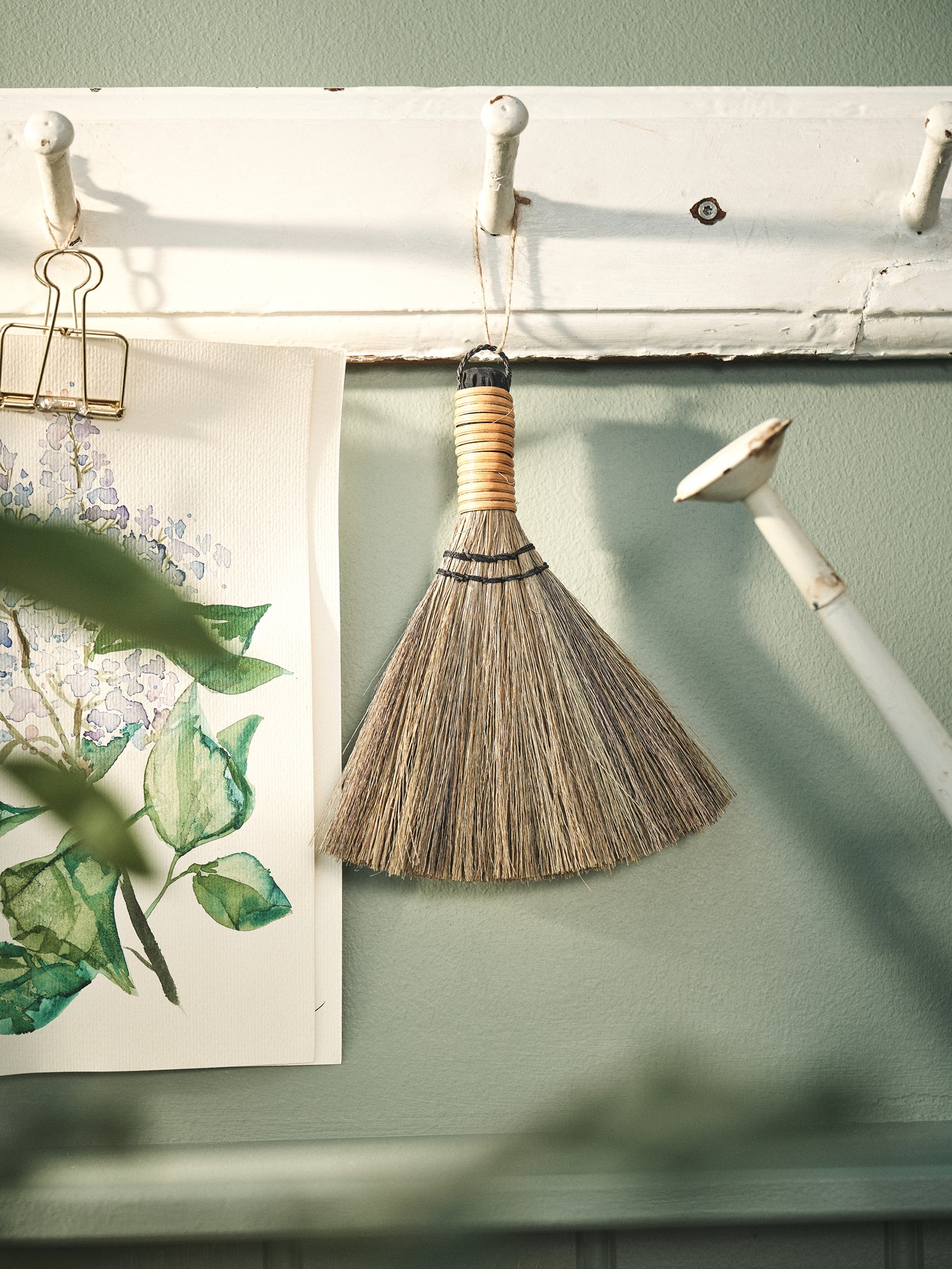 Small broom Seagrass. 20 x 16 cm.