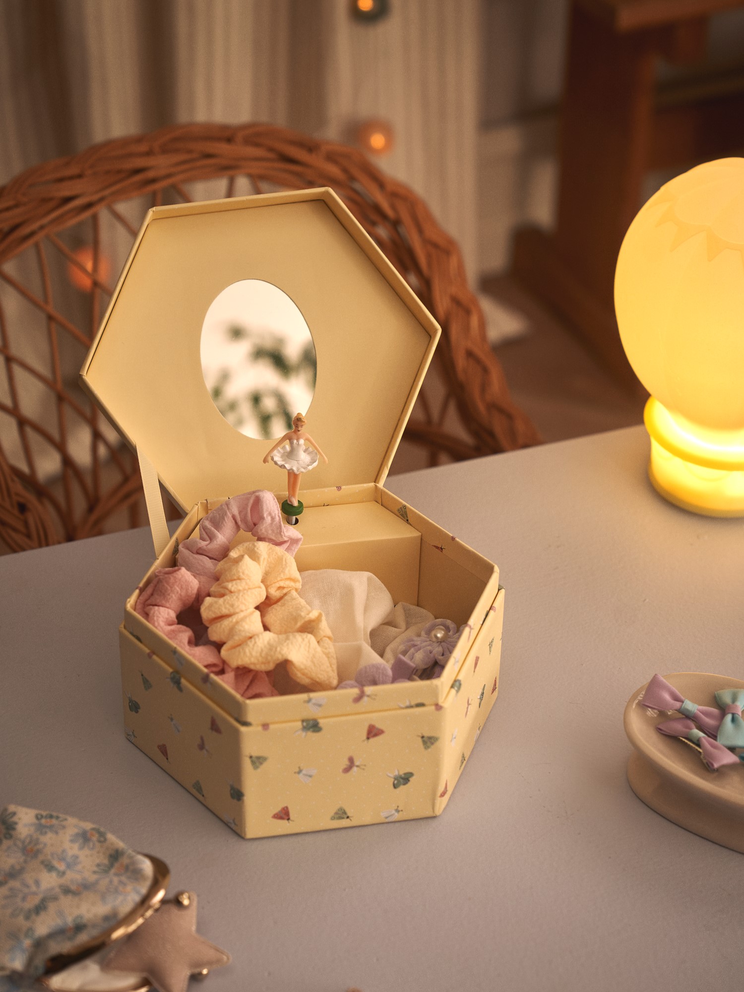 Children's jewellery box Cardboard.