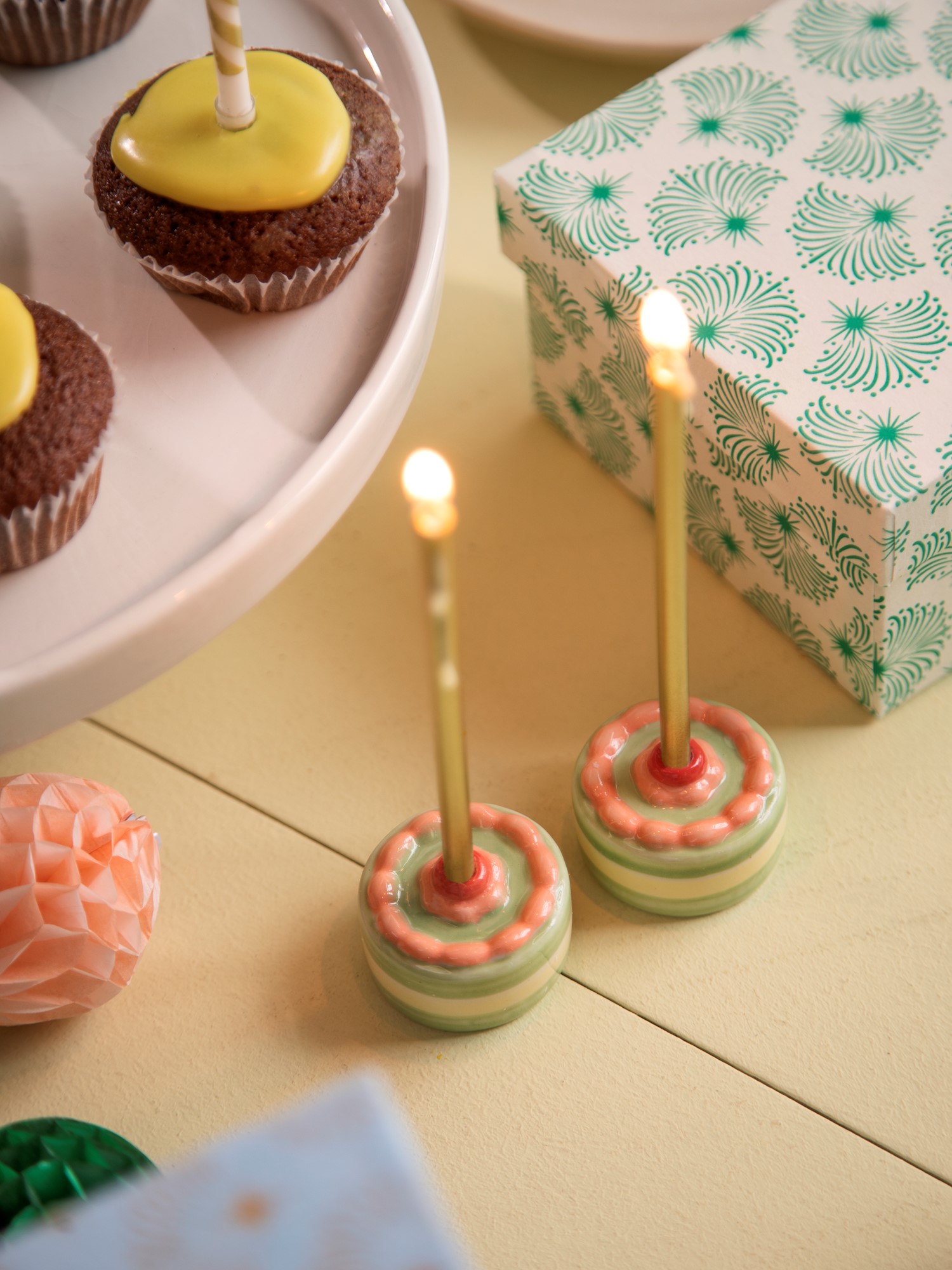 Birthday candleholder Stoneware. Ø4 cm.