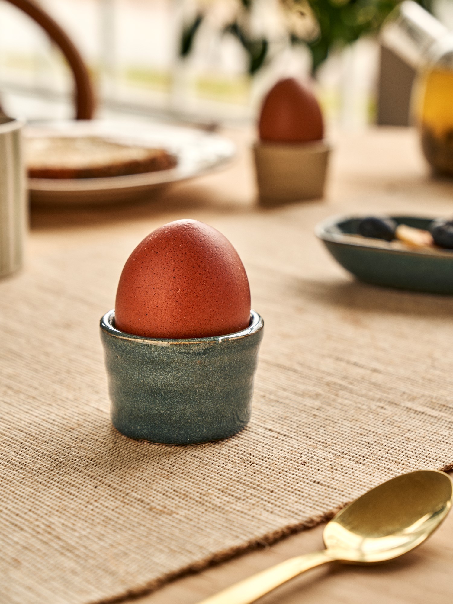 Egg cup Stoneware. 5 x 3.5 cm.