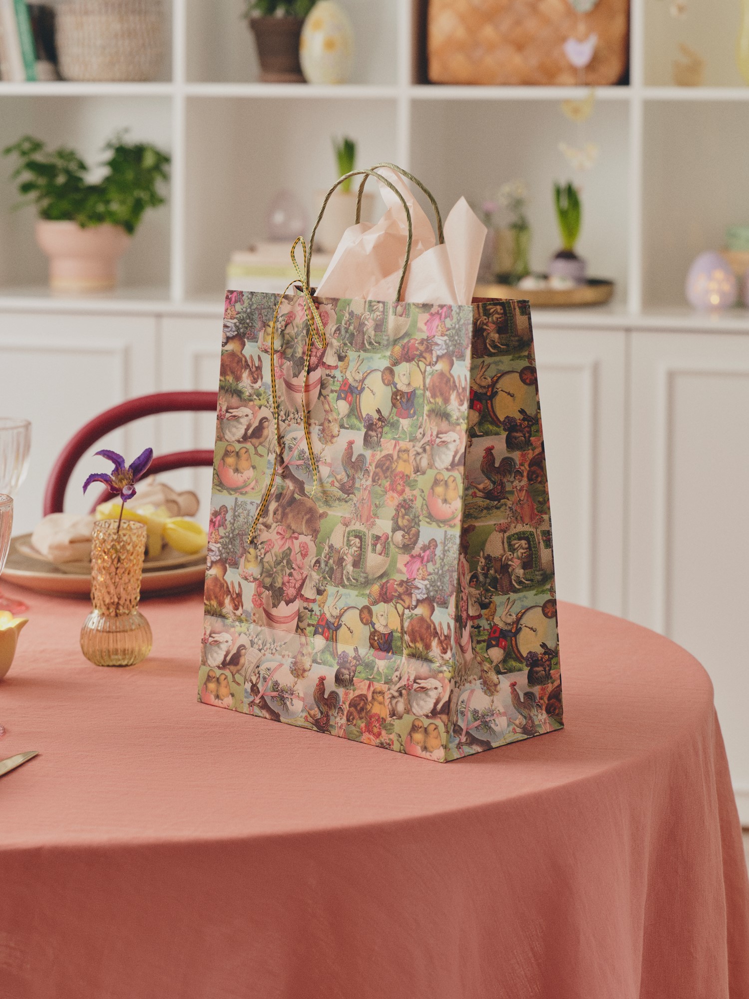 Gift bag Paper. 26.4 x 13.6 x 32.7 cm.