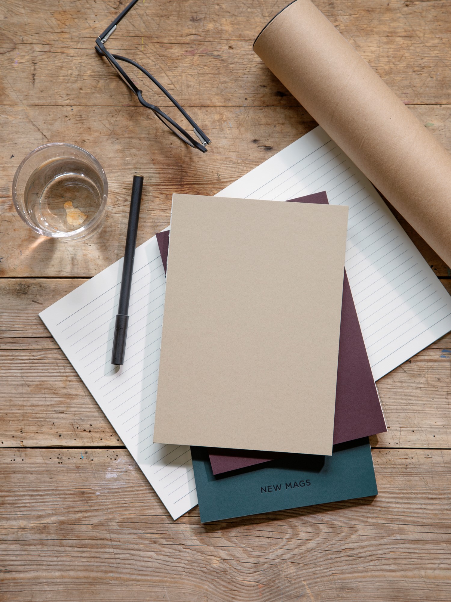 Softcover Notebook Paper. 15 x 21 x 0.8 cm. 80 pages.