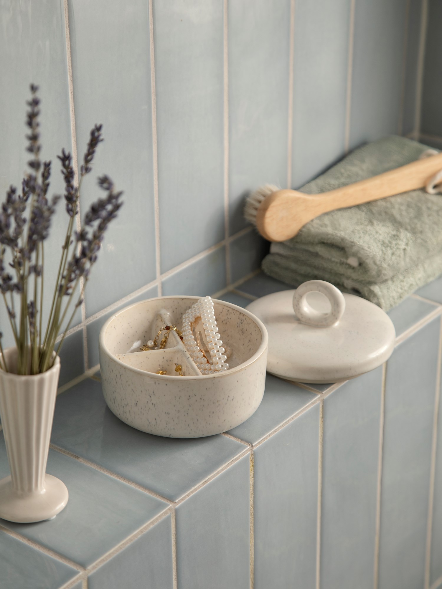 Jewellery jar Ceramic. Ø10 x 9.5 cm.