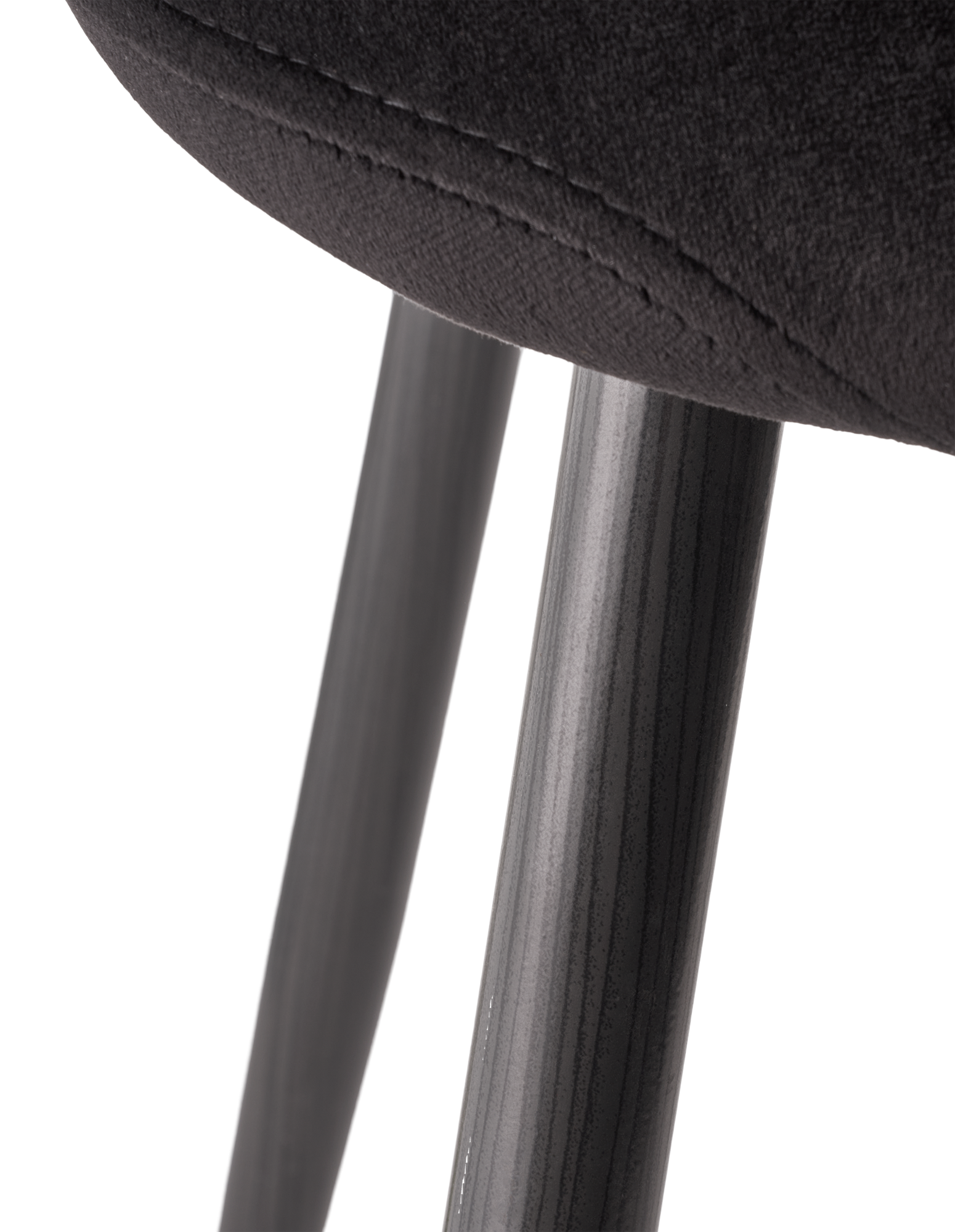 Velvet chair Polyester/iron/poplar wood/foam. 40,5 x 44,5 x 89 cm.