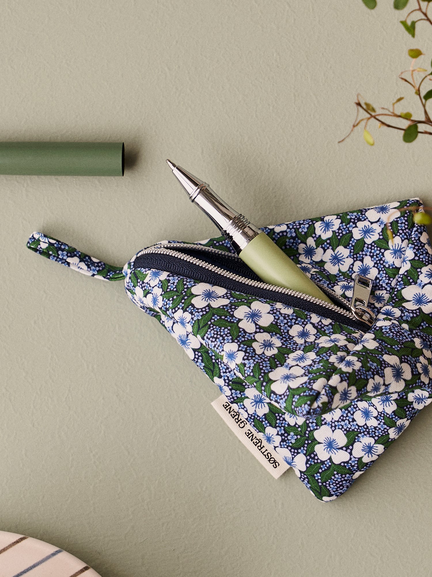 Ballpoint pen Metal.