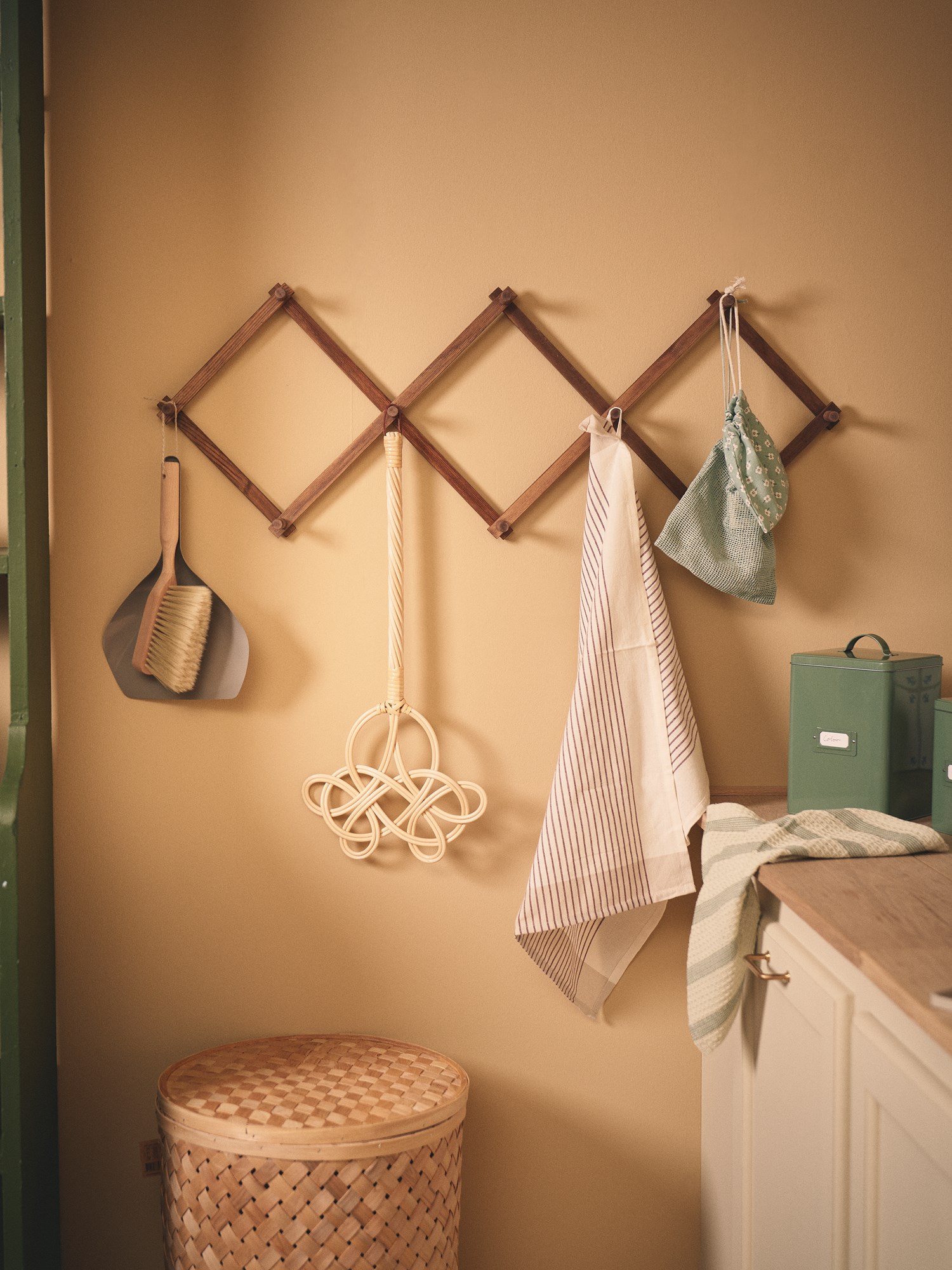 Expandable coat rack Pinewood. 95 x 35 cm.