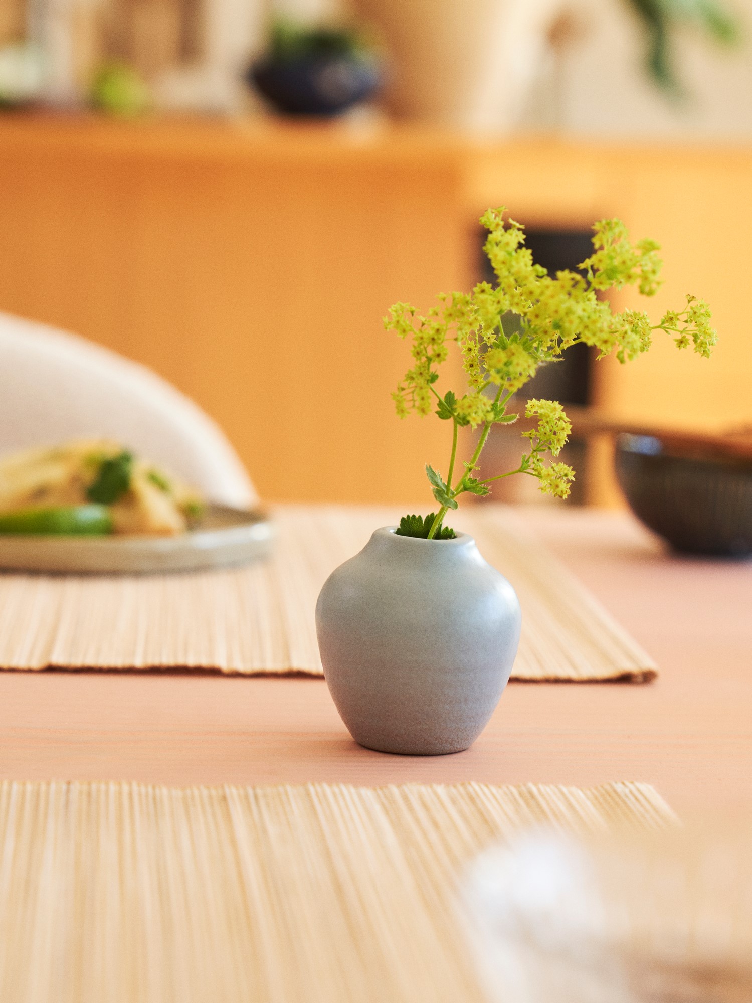 Vase Porcelain. Ø5.5 x 5,5 cm.