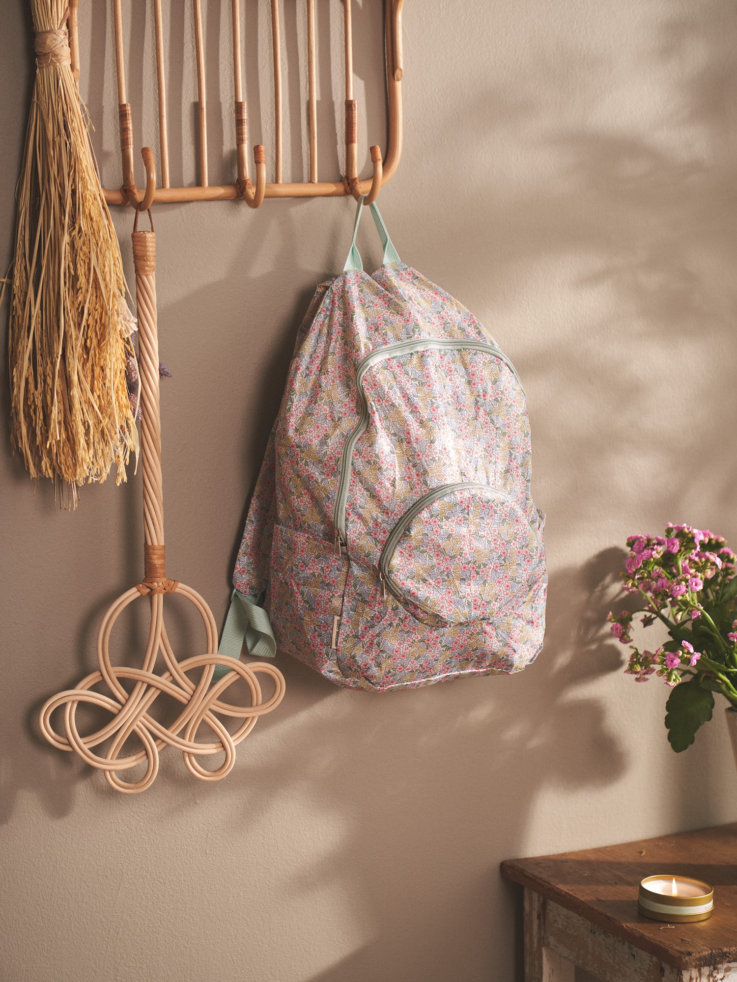 Foldable backpack 30 x 45 x 12 cm.