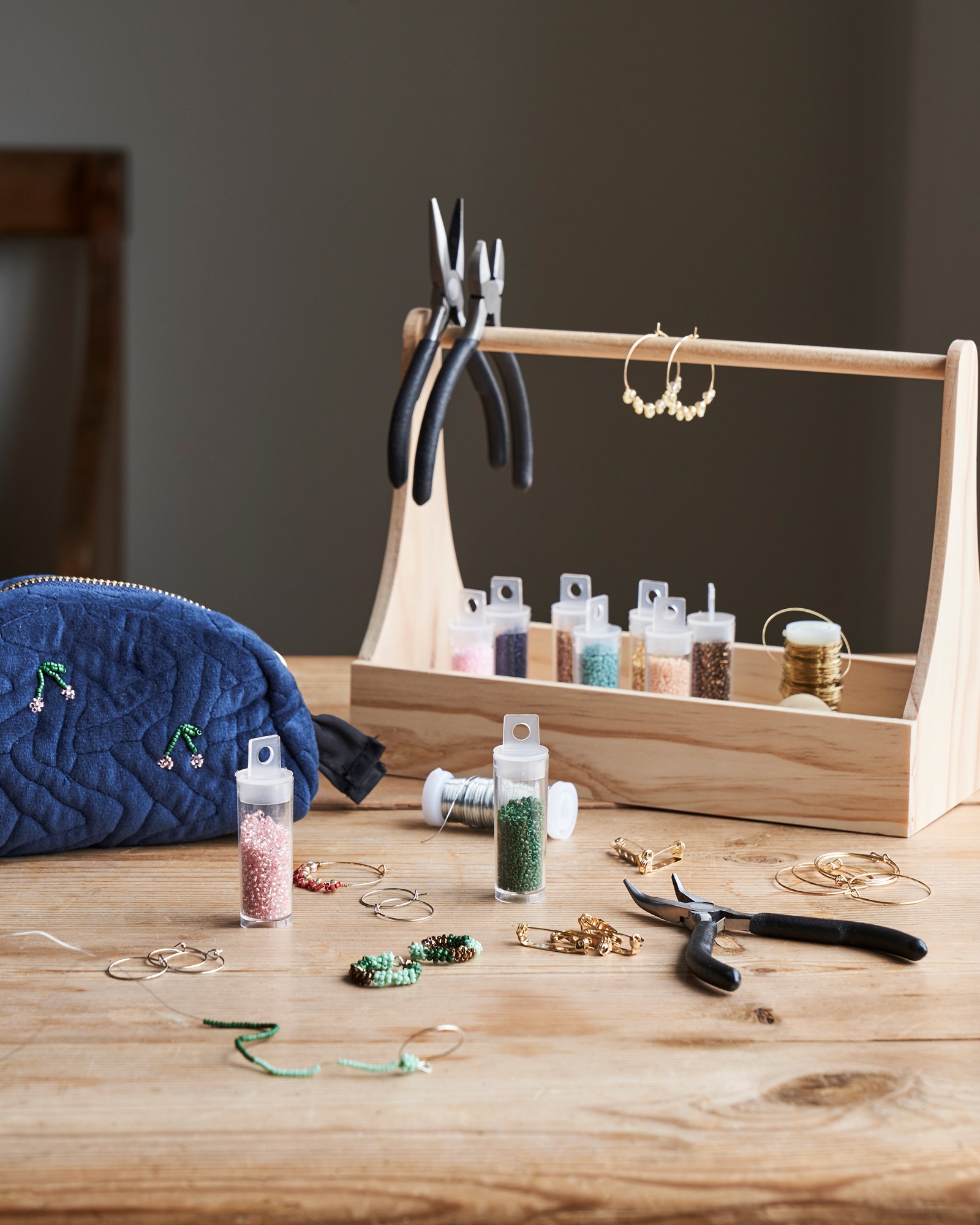 Beads Glass. 1.6 mm. 10 g.