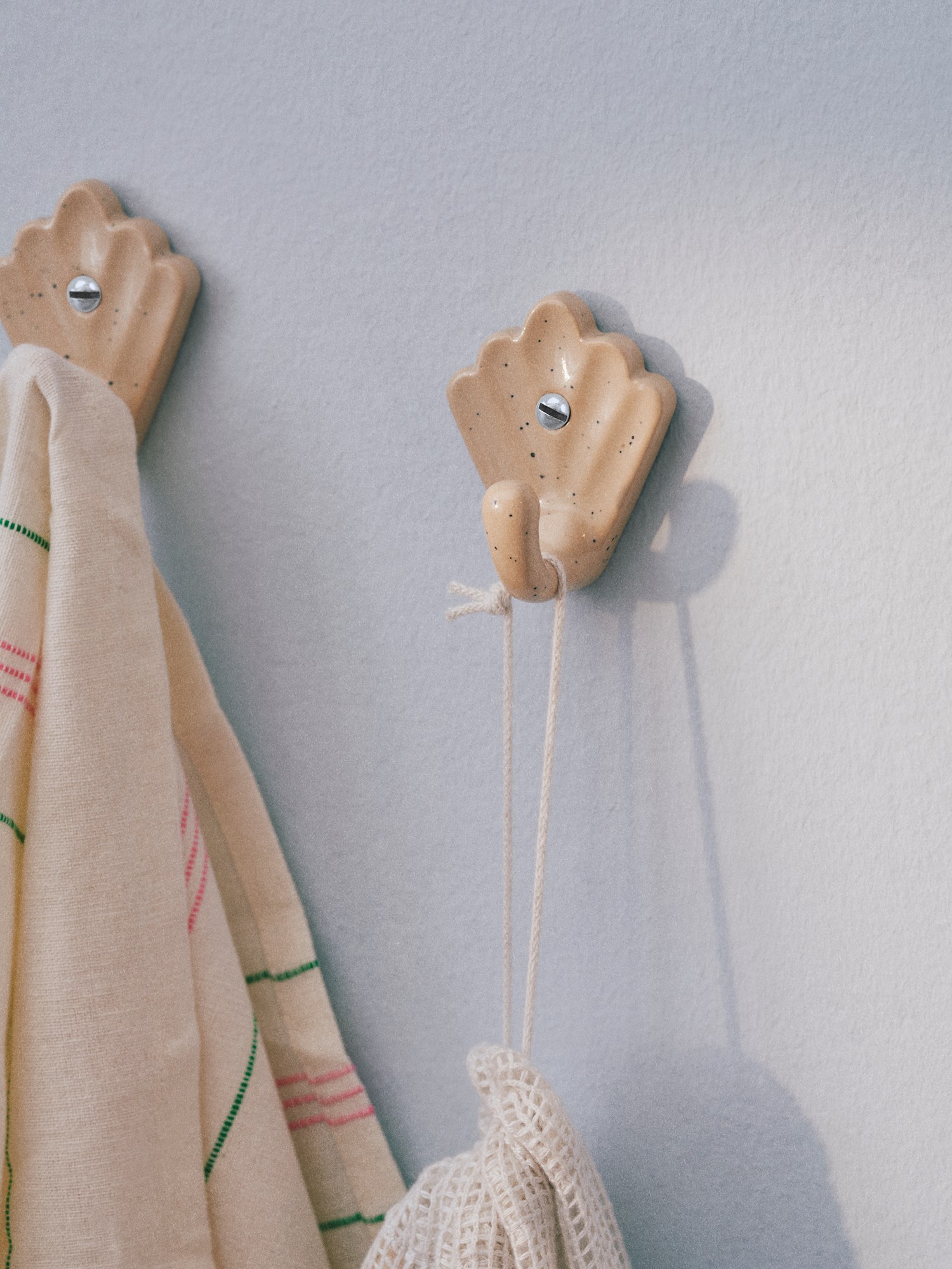 Hook Ceramic. 6 x 6 cm.