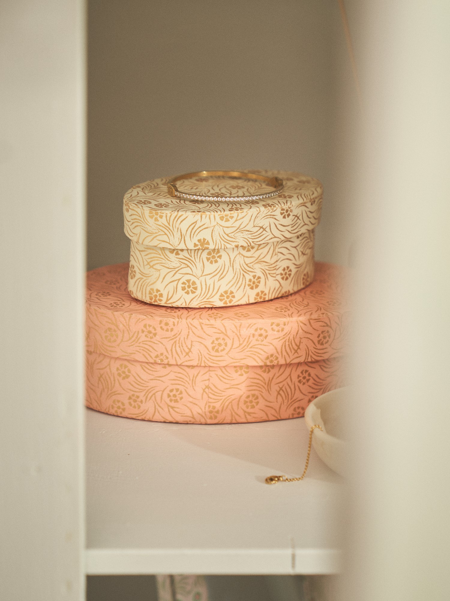 Storage box Cotton paper/cardboard. 12.5 x 8 x 5 cm.